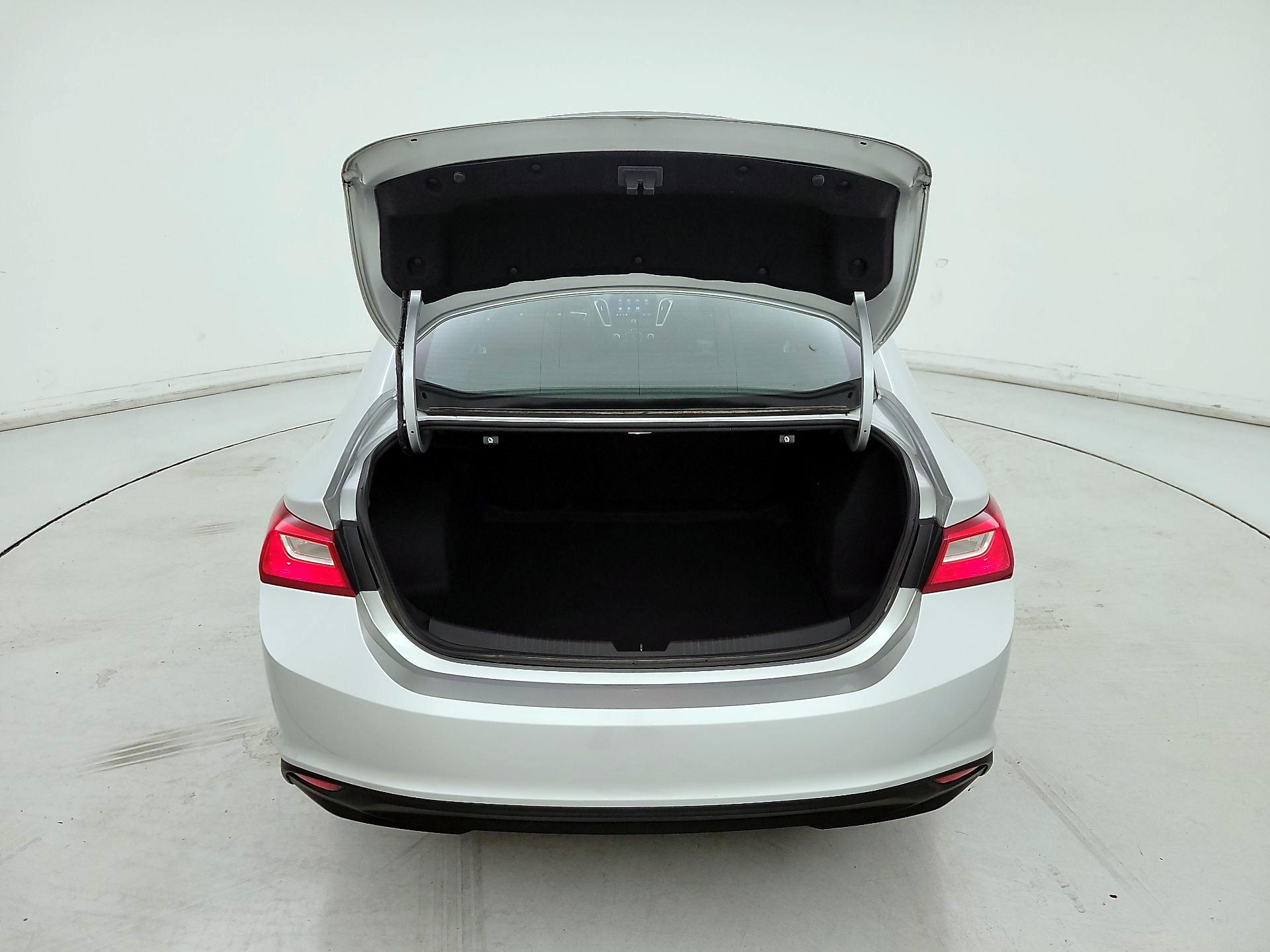 Thumbnail: 2021 Chevrolet Malibu - 20