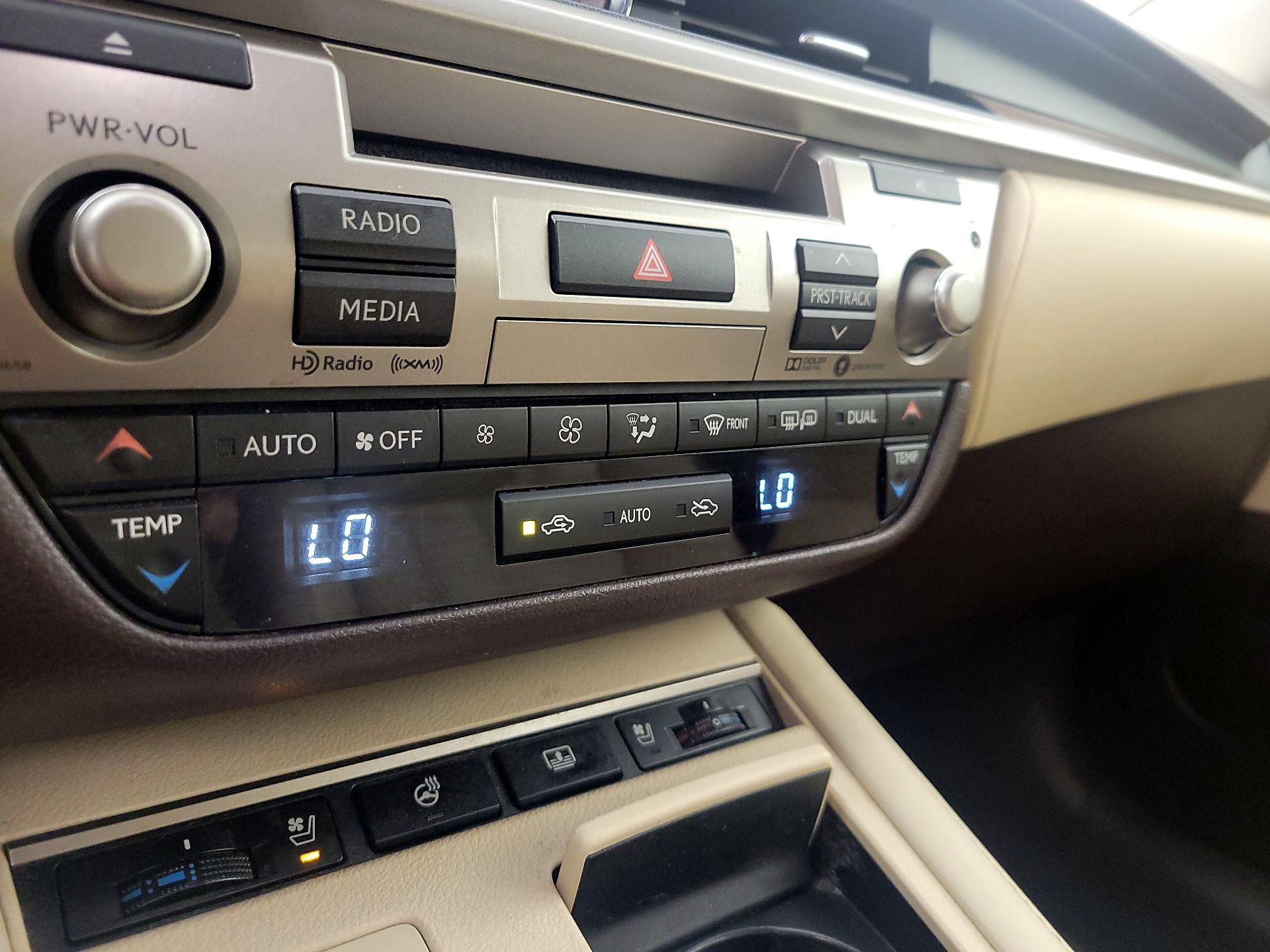 Thumbnail: 2017 Lexus ES - 17