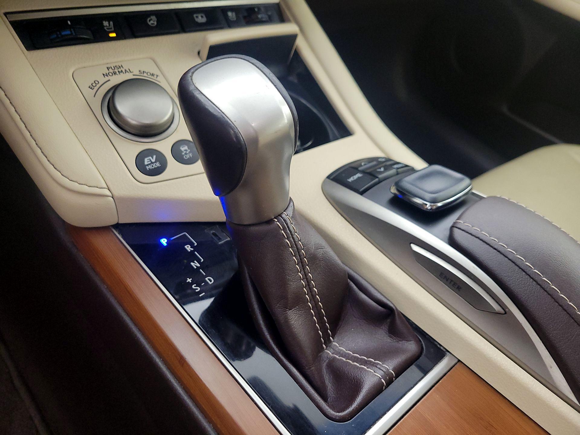 Thumbnail: 2017 Lexus ES - 18