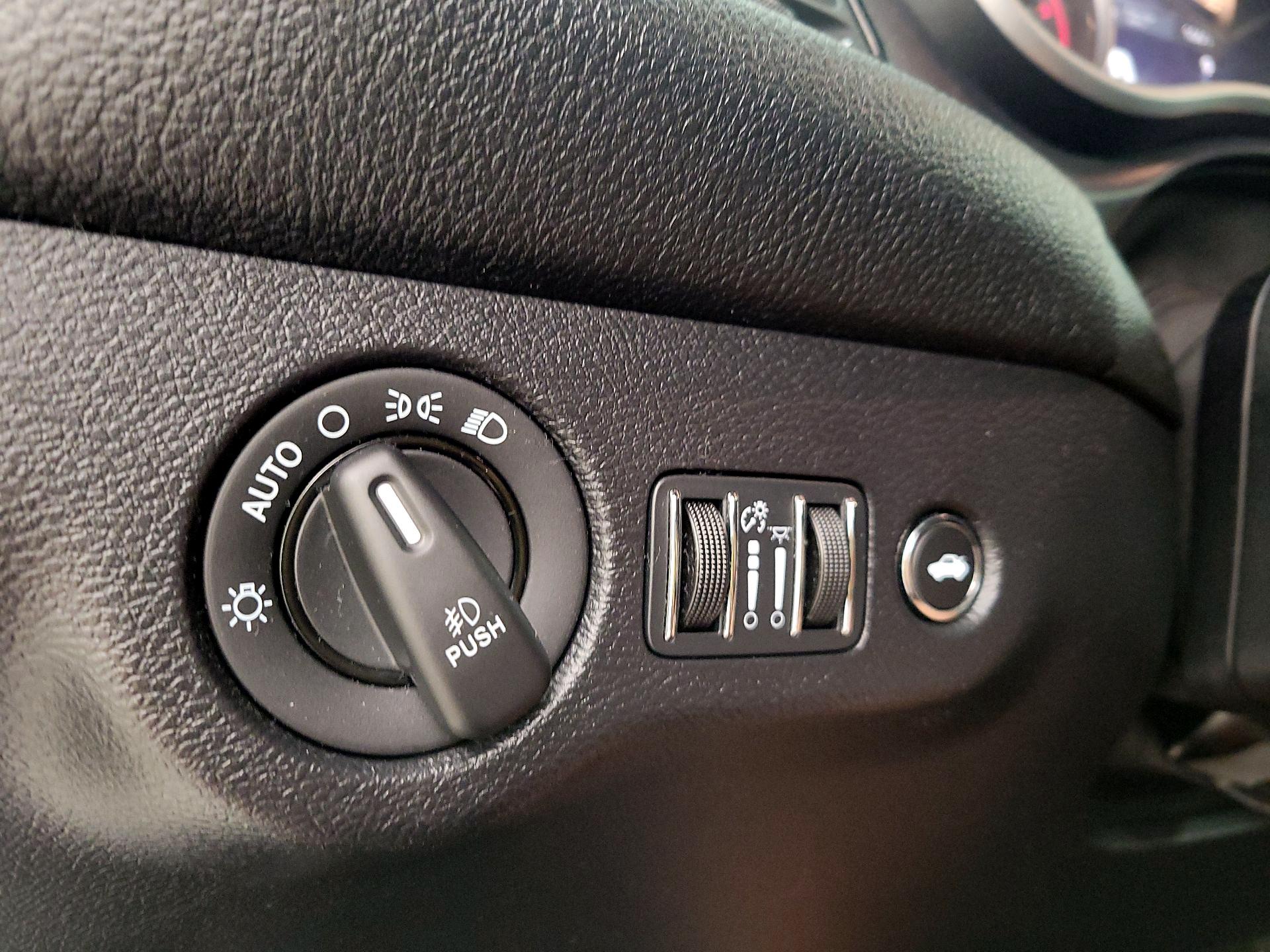 Thumbnail: 2015 Dodge Challenger - 13