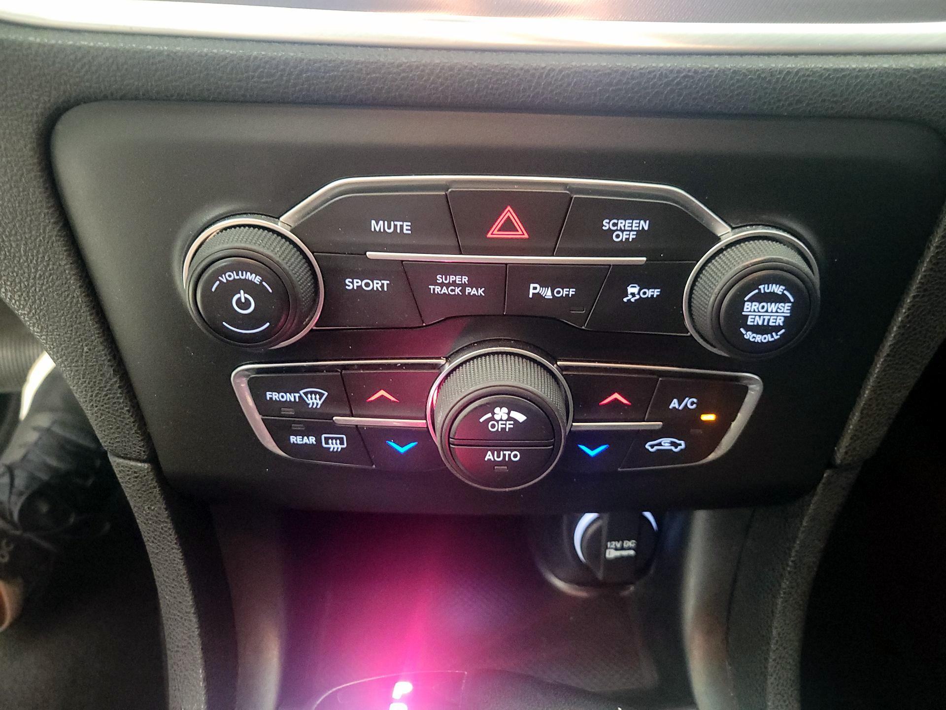 Thumbnail: 2020 Dodge Charger - 16