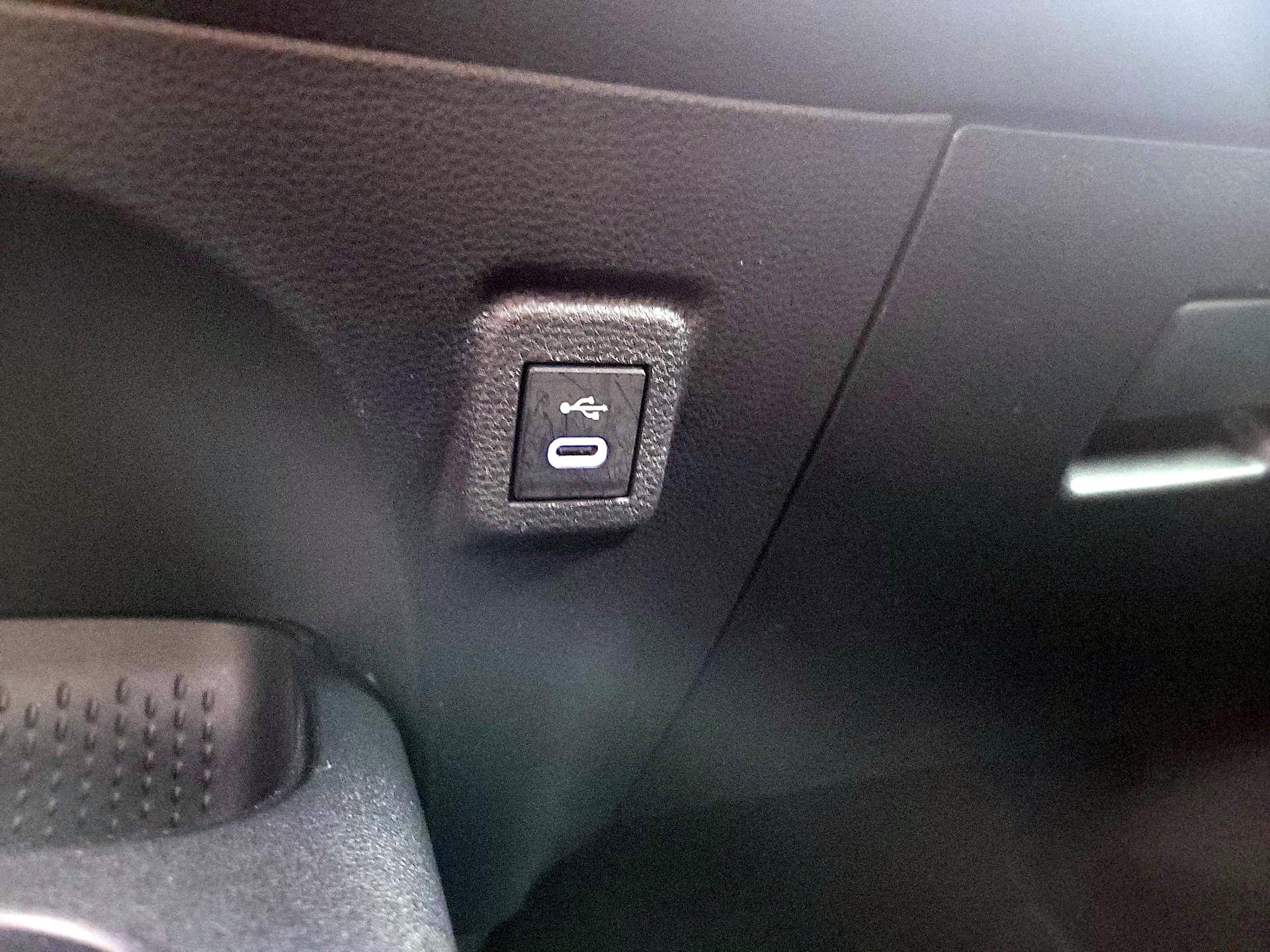 Thumbnail: 2025 Toyota Corolla - 18