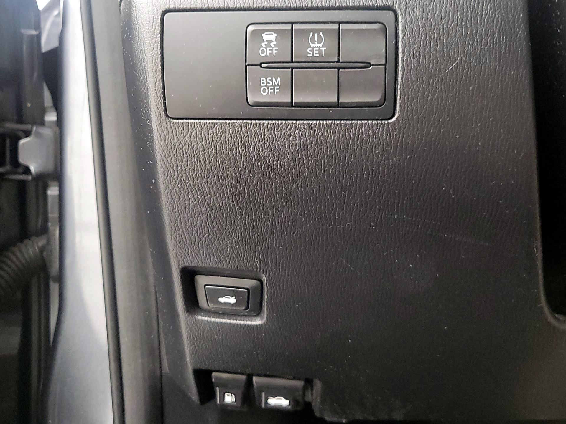 Thumbnail: 2015 Mazda Mazda3 - 13