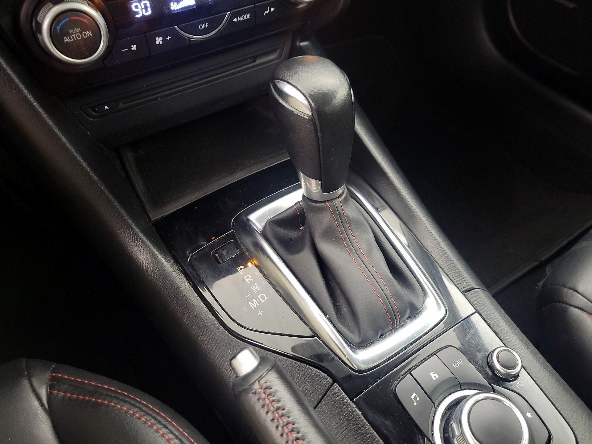 Thumbnail: 2015 Mazda Mazda3 - 18