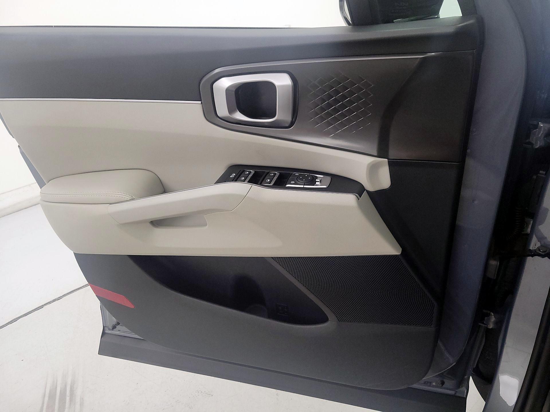Thumbnail: 2023 Kia Sorento - 12