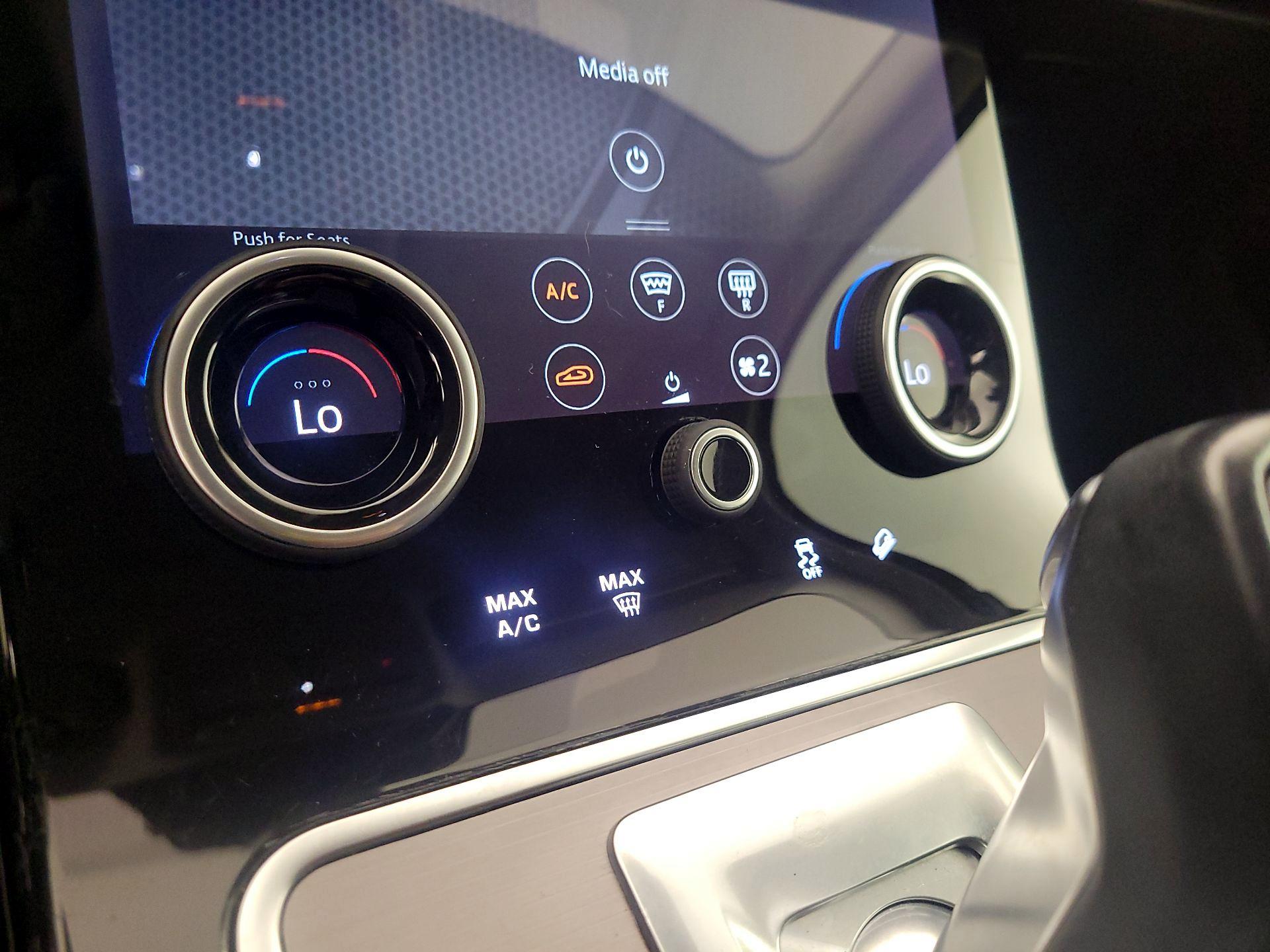Thumbnail: 2020 Land Rover Range Rover Evoque - 16