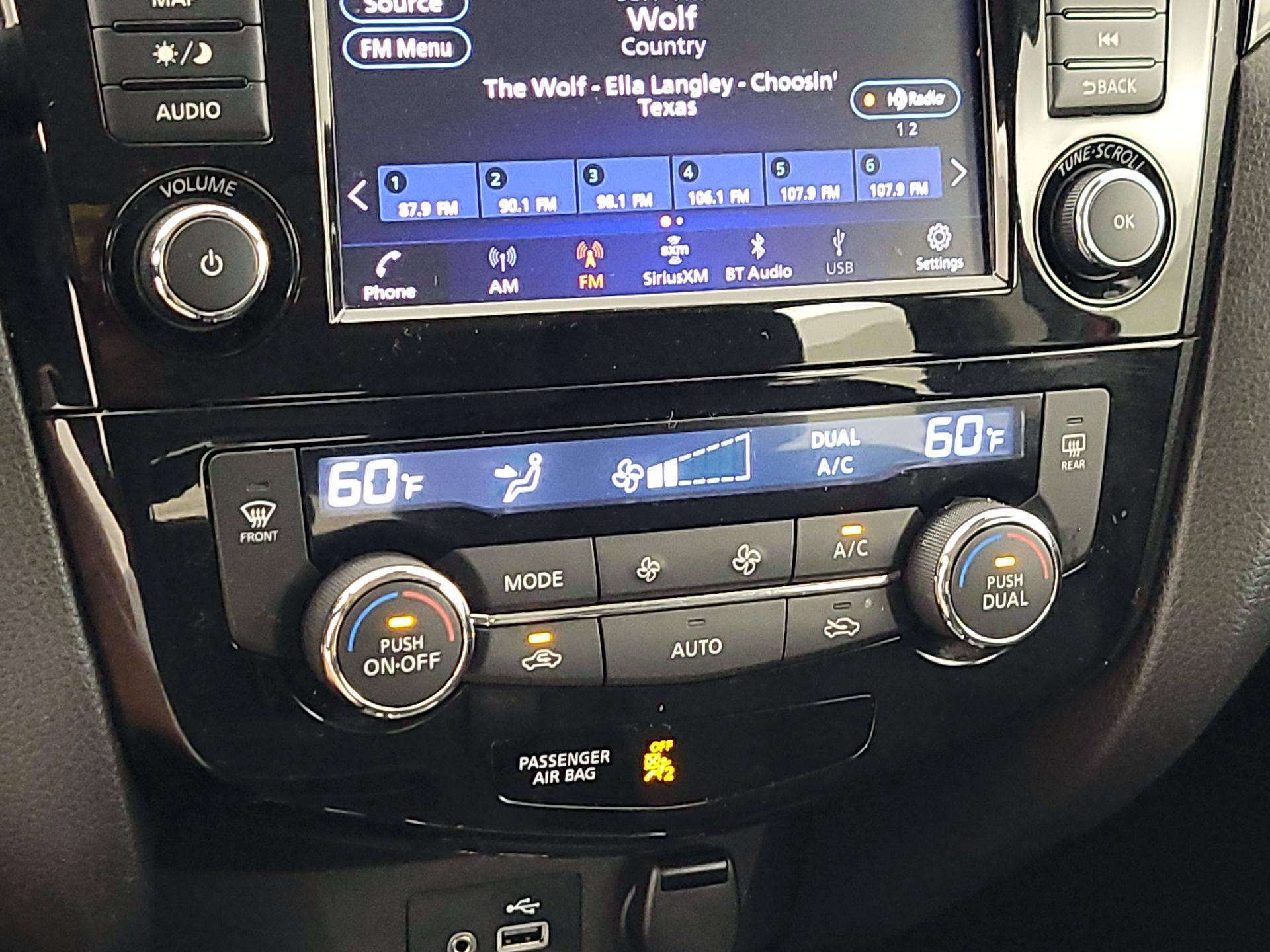 Thumbnail: 2021 Nissan Rogue Sport - 17