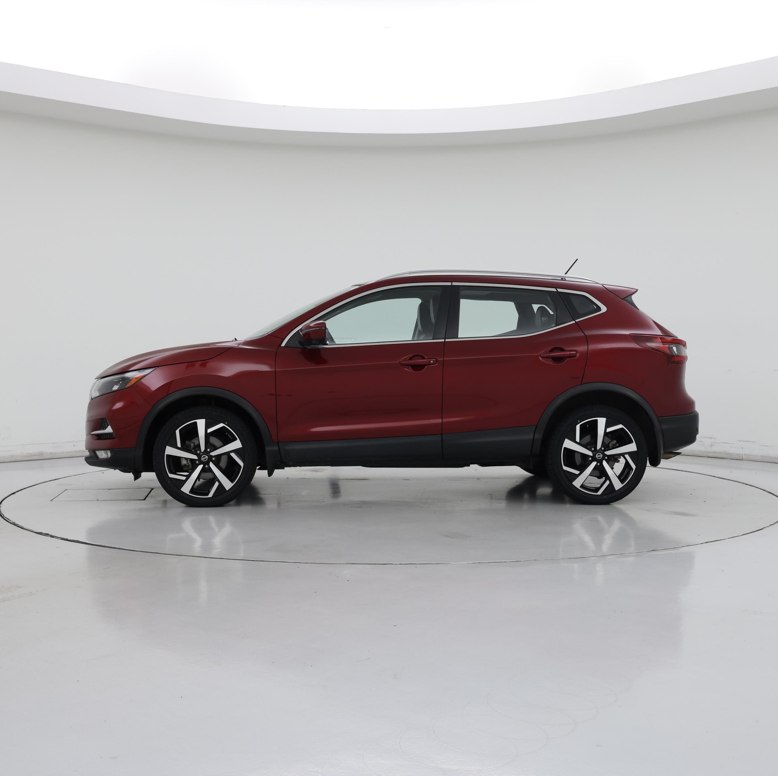 Thumbnail: 2021 Nissan Rogue Sport - 3