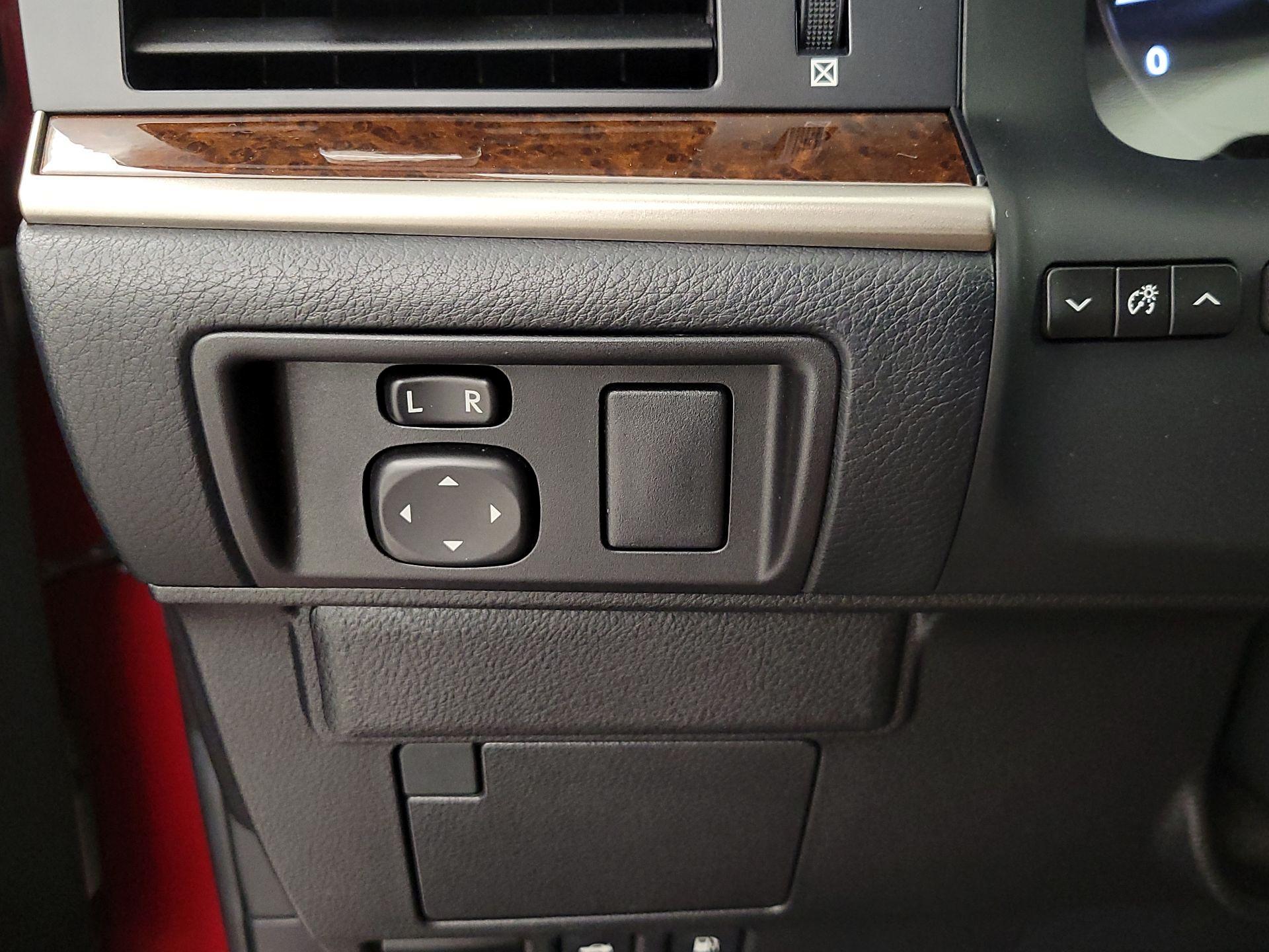 Thumbnail: 2014 Lexus ES - 13