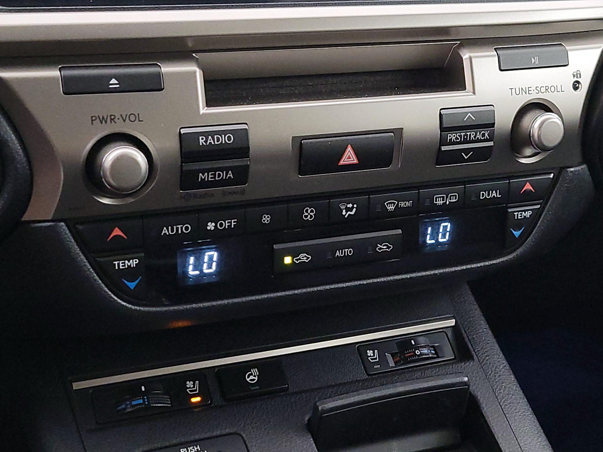 Thumbnail: 2014 Lexus ES - 16