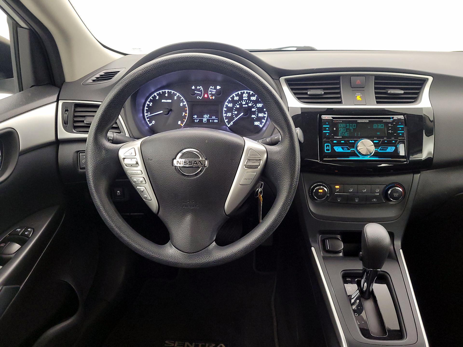 Thumbnail: 2016 Nissan Sentra - 10