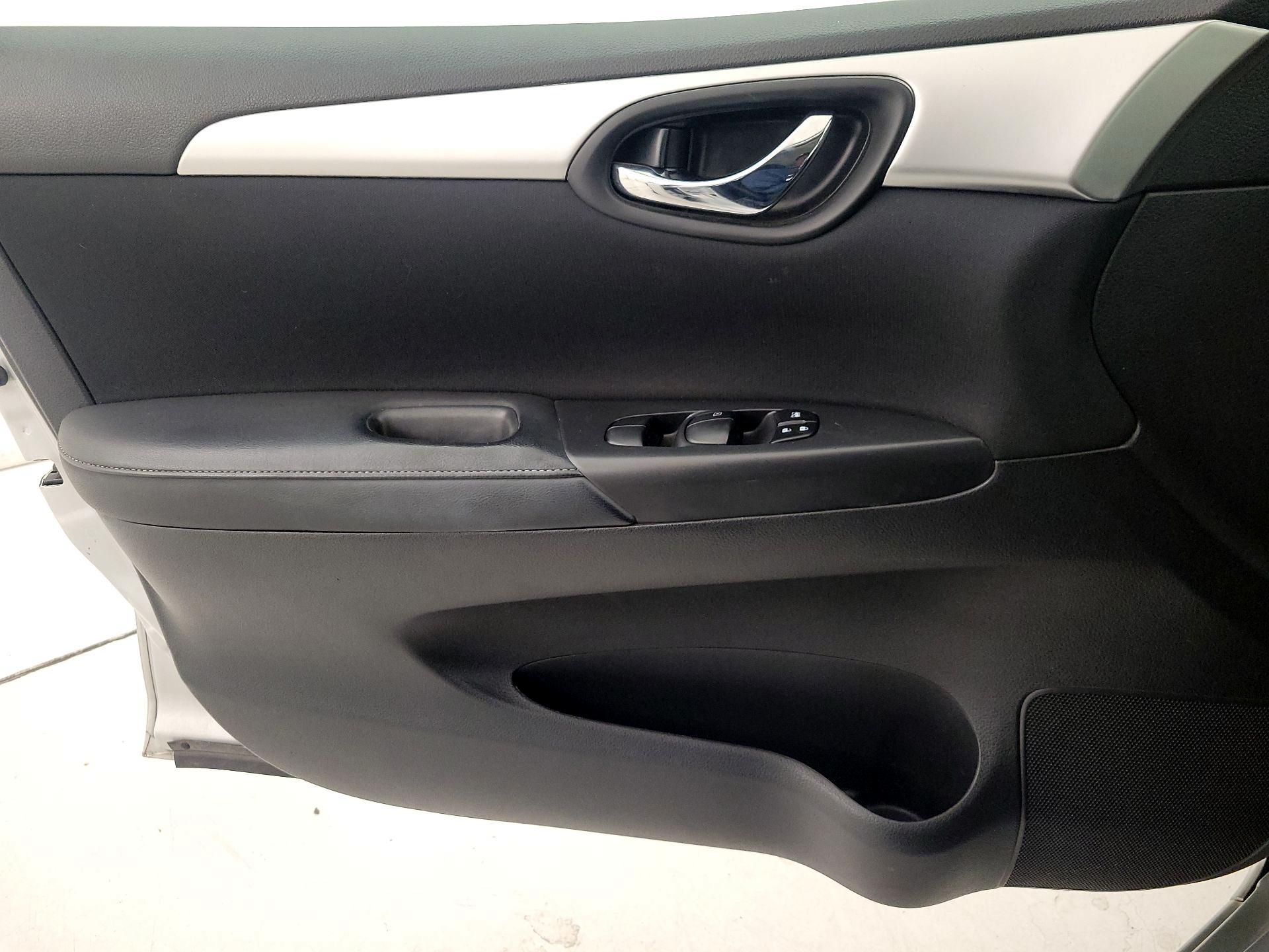 Thumbnail: 2016 Nissan Sentra - 12