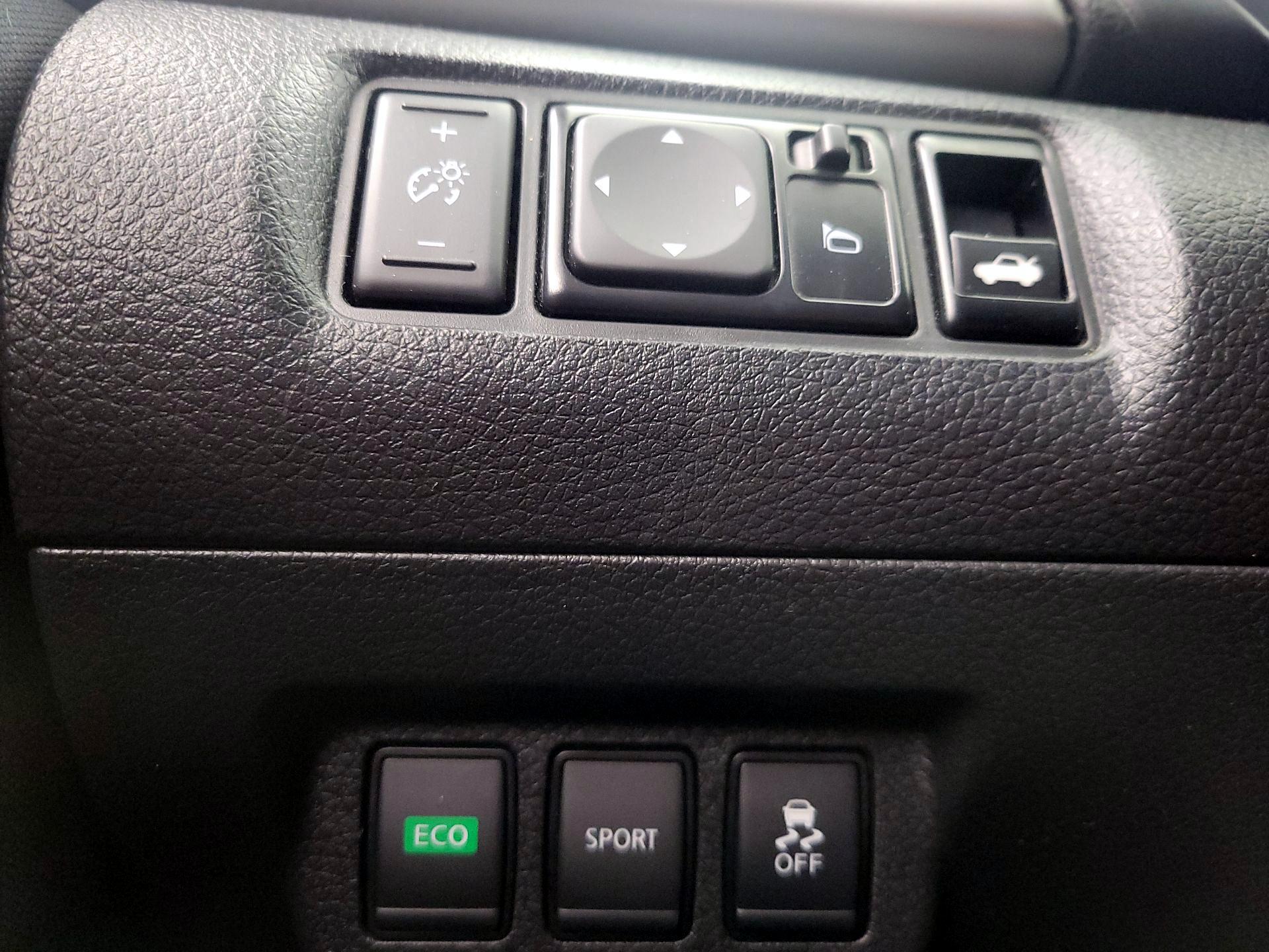 Thumbnail: 2016 Nissan Sentra - 13