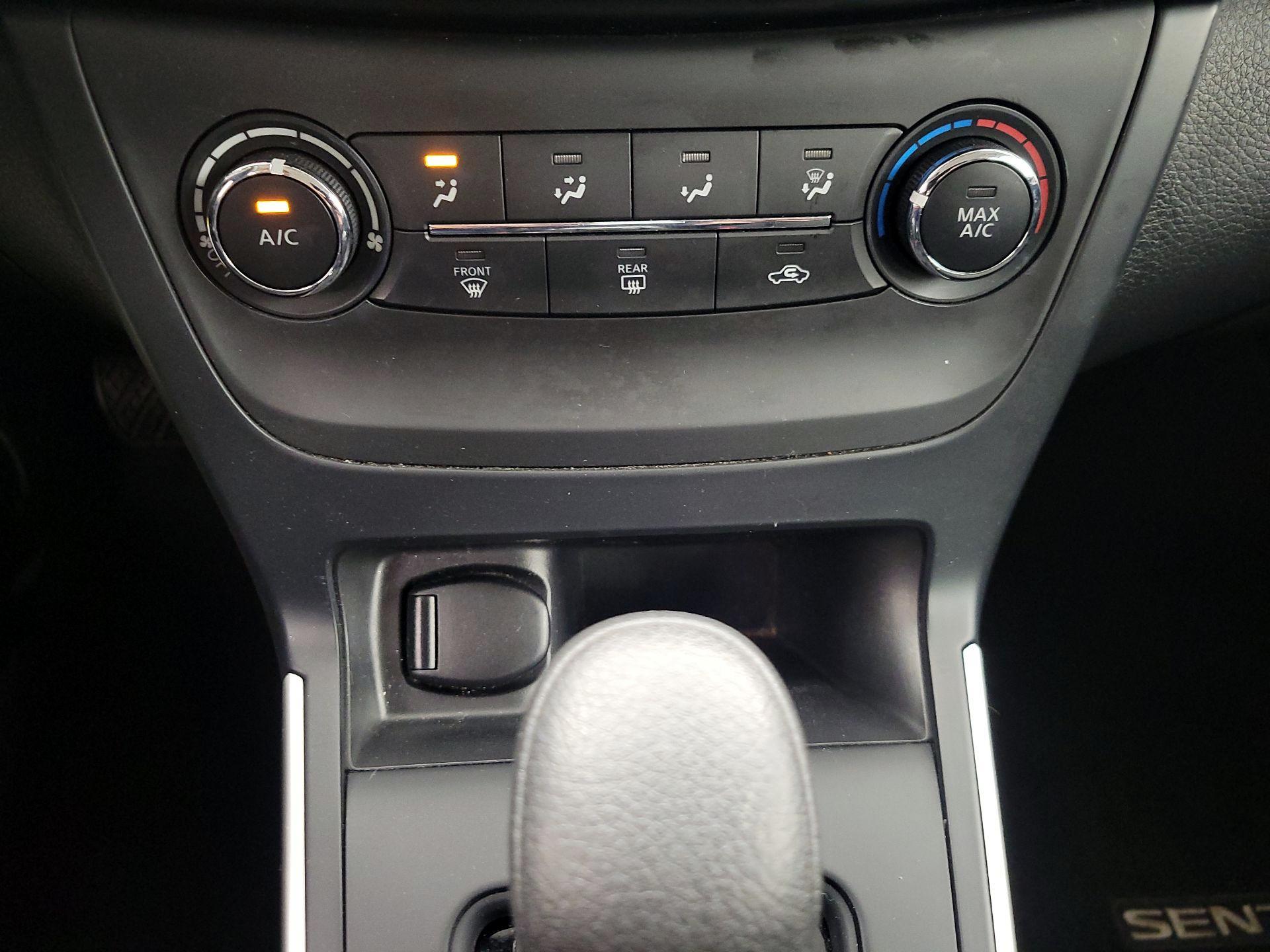 Thumbnail: 2016 Nissan Sentra - 15
