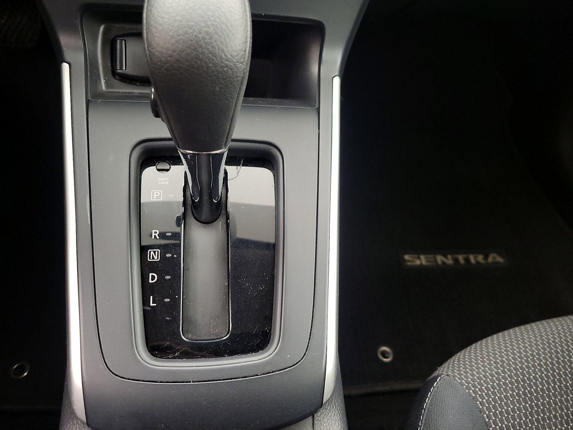 Thumbnail: 2016 Nissan Sentra - 16