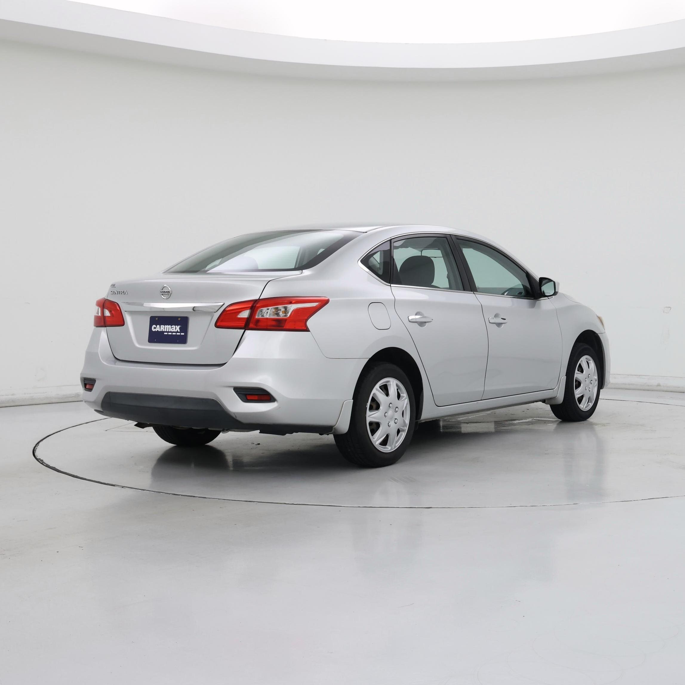 Thumbnail: 2016 Nissan Sentra - 8
