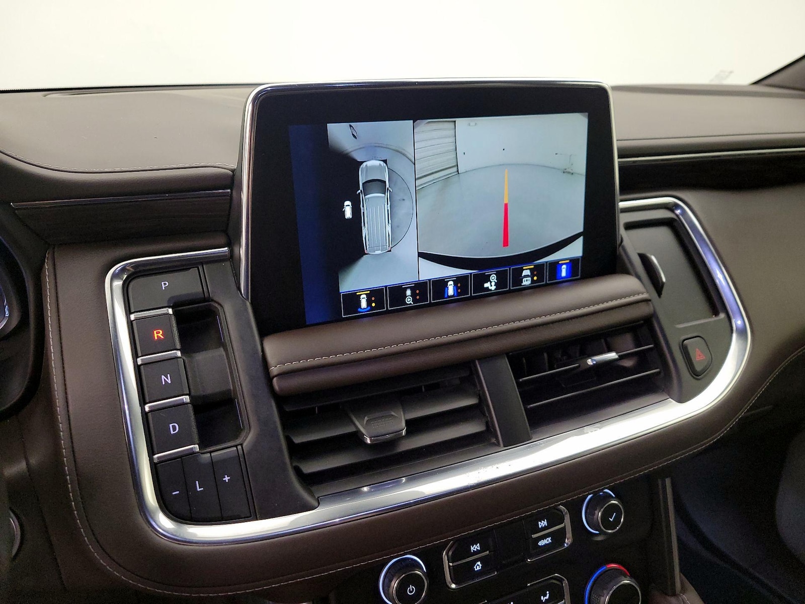 2024 Chevrolet Suburban Z71 - Photo 15