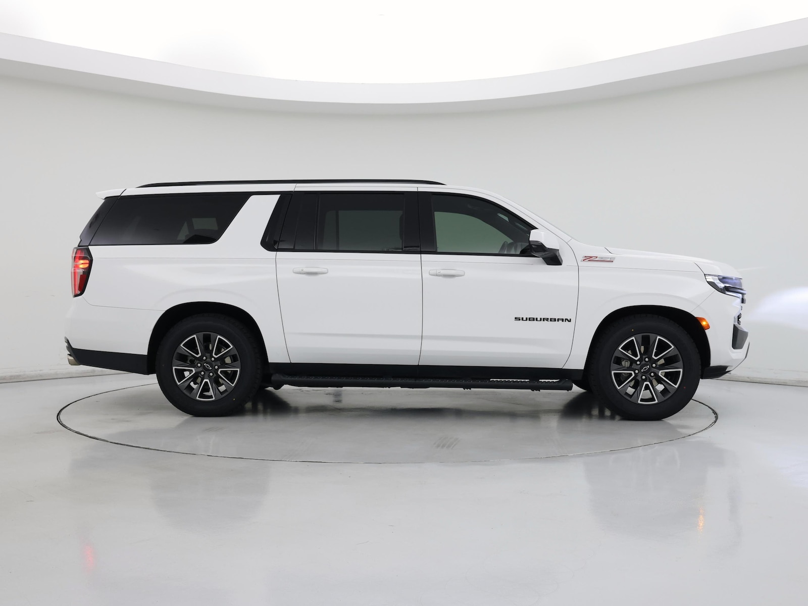 2024 Chevrolet Suburban Z71 - Photo 8