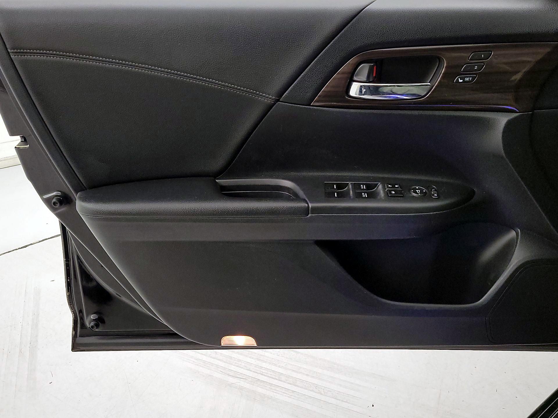 Thumbnail: 2017 Honda Accord - 12