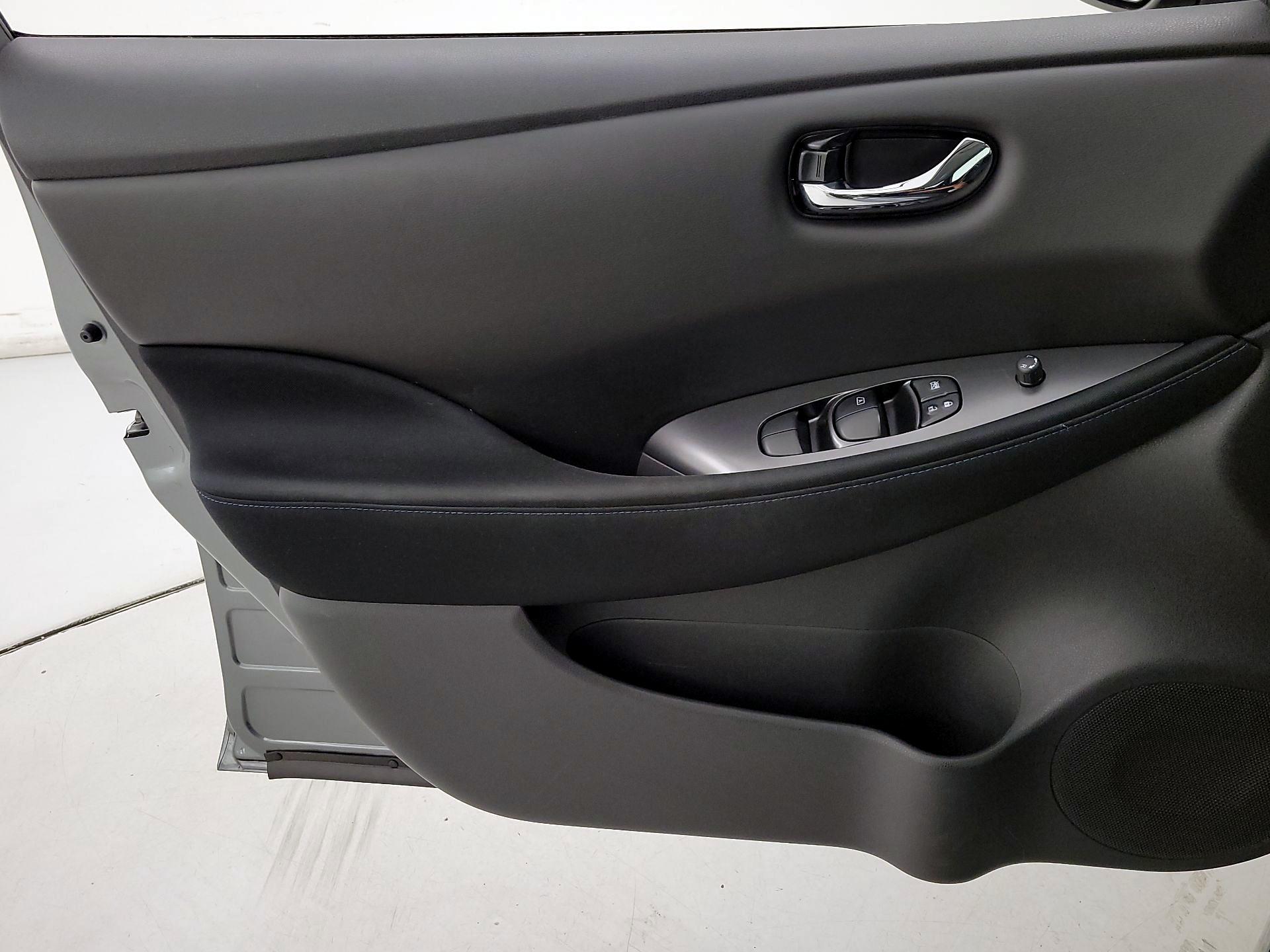 Thumbnail: 2019 Nissan Leaf - 12
