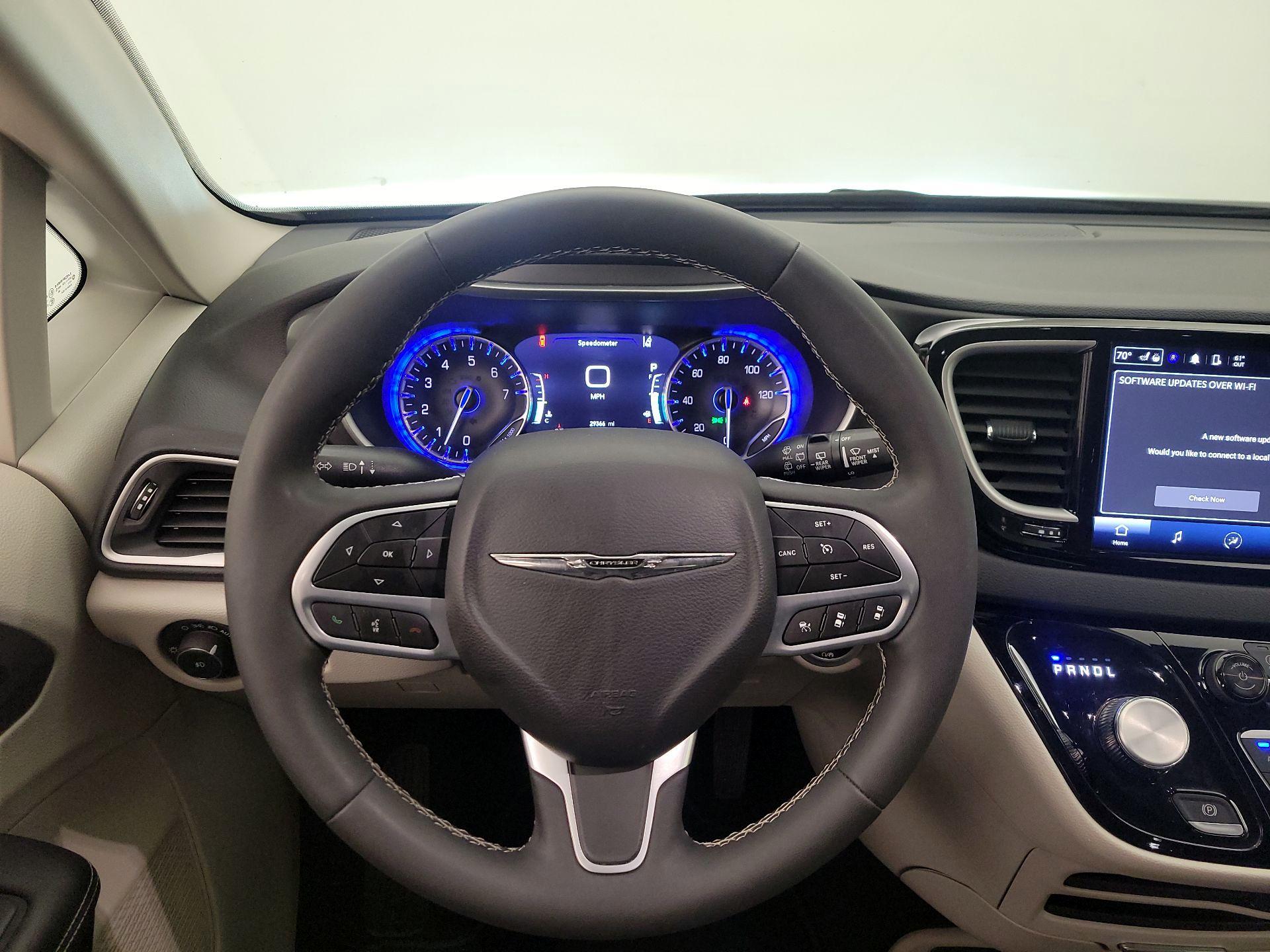 Thumbnail: 2024 Chrysler Pacifica - 10