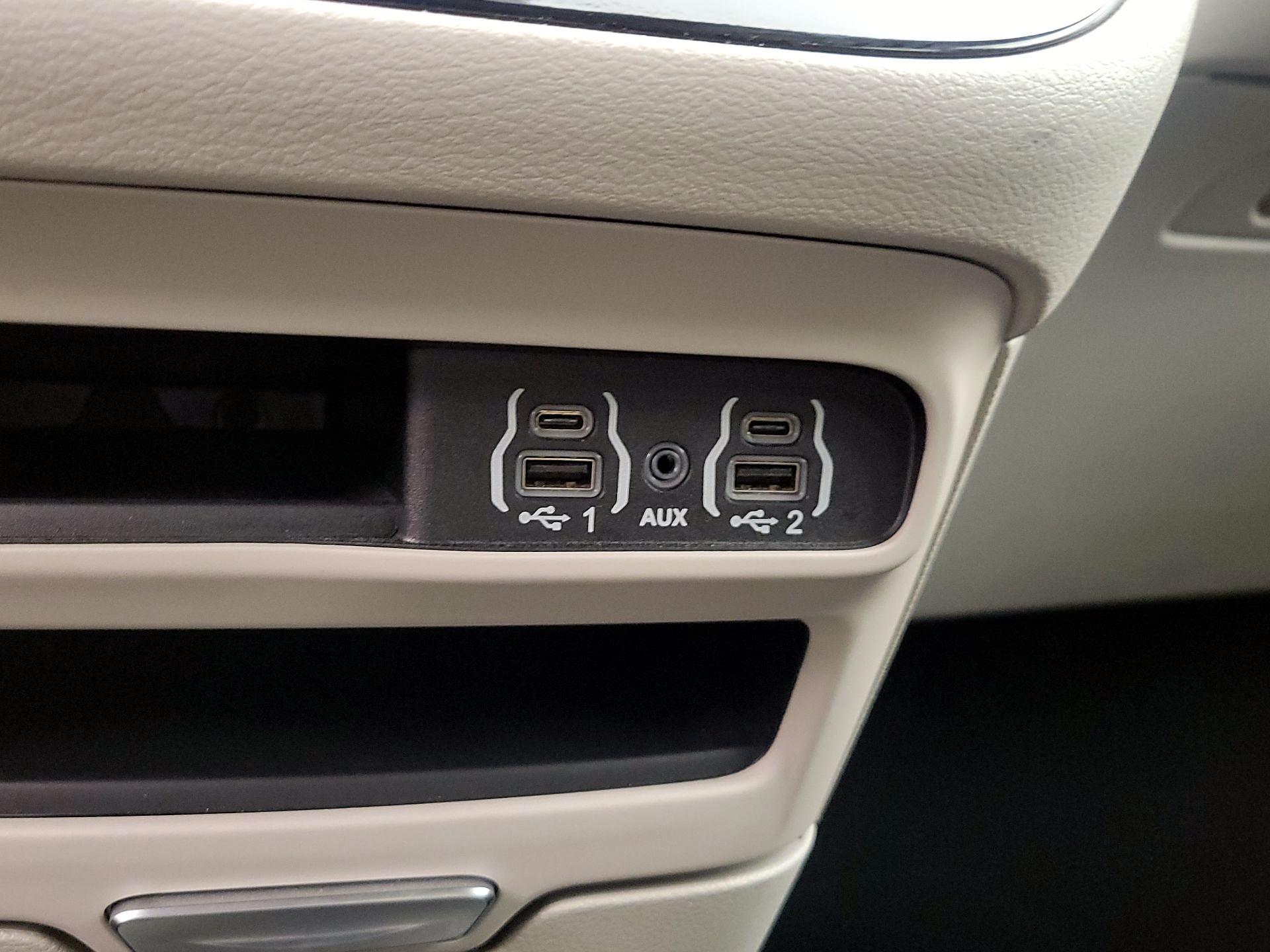 Thumbnail: 2024 Chrysler Pacifica - 18