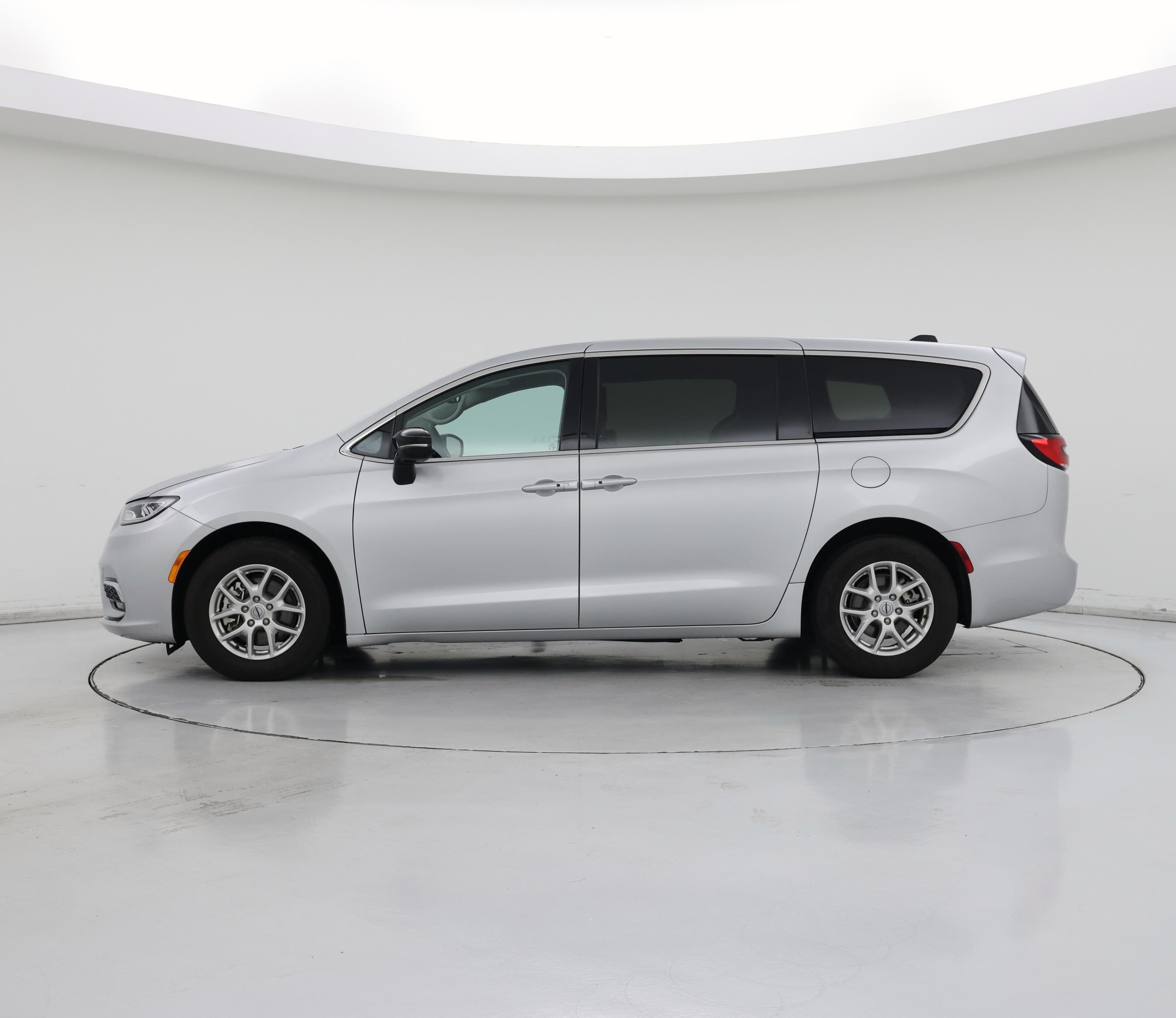 Thumbnail: 2024 Chrysler Pacifica - 3