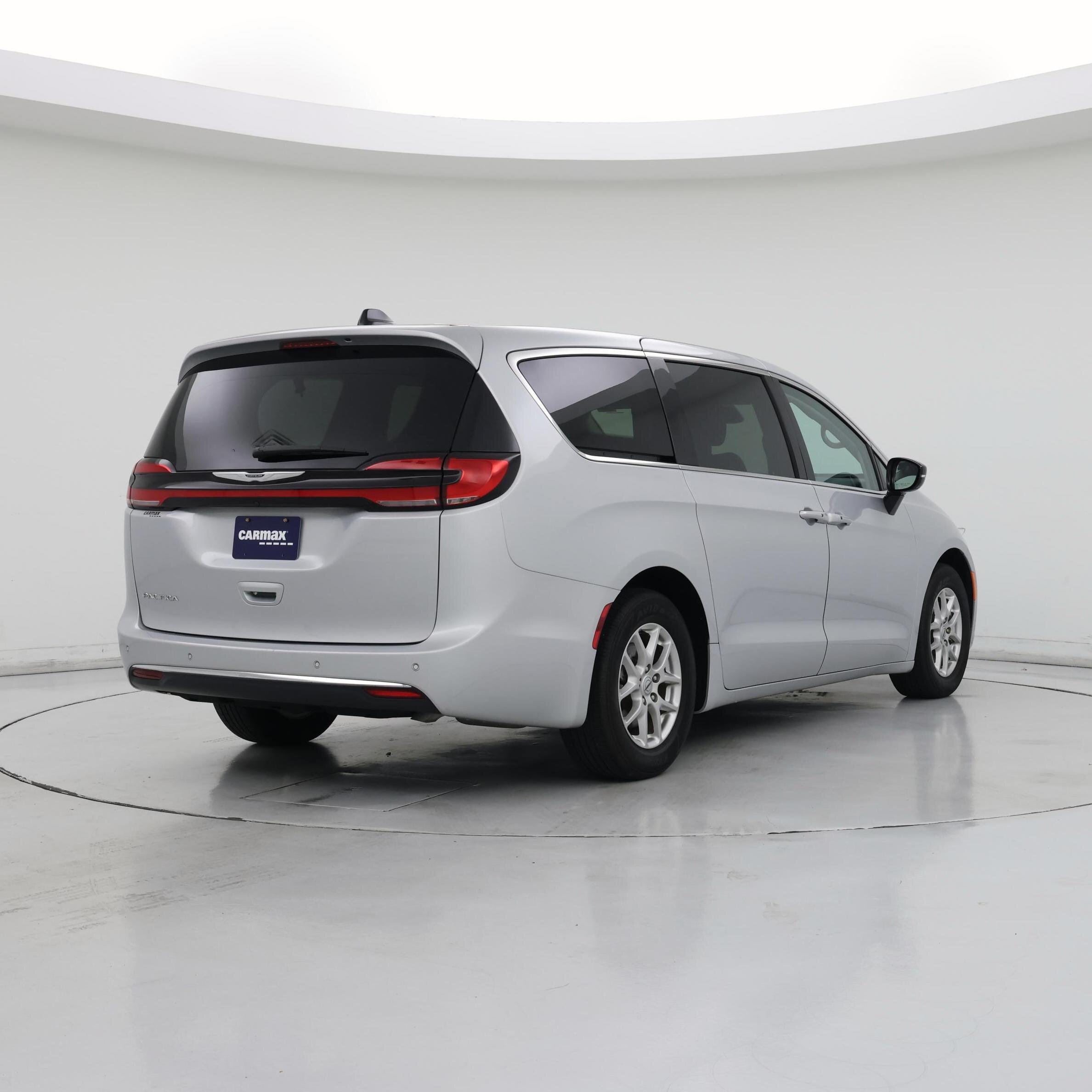 Thumbnail: 2024 Chrysler Pacifica - 8
