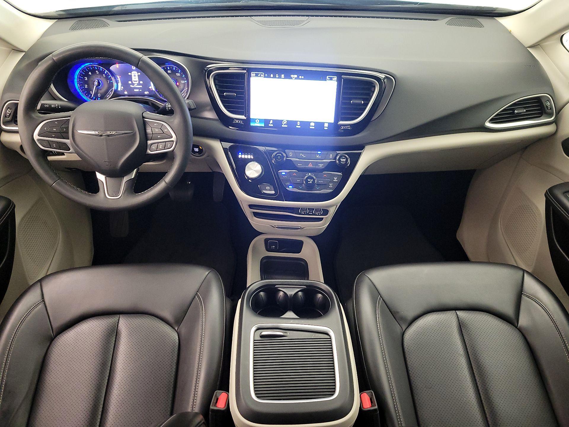 Thumbnail: 2023 Chrysler Pacifica - 9
