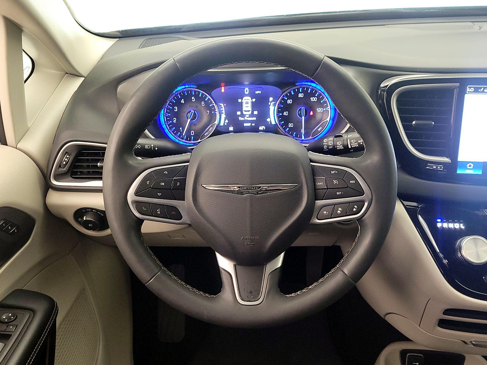 Thumbnail: 2023 Chrysler Pacifica - 10