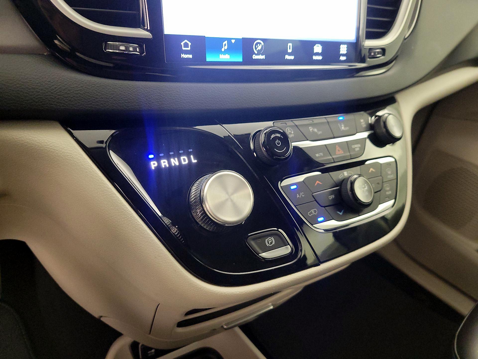 Thumbnail: 2023 Chrysler Pacifica - 17