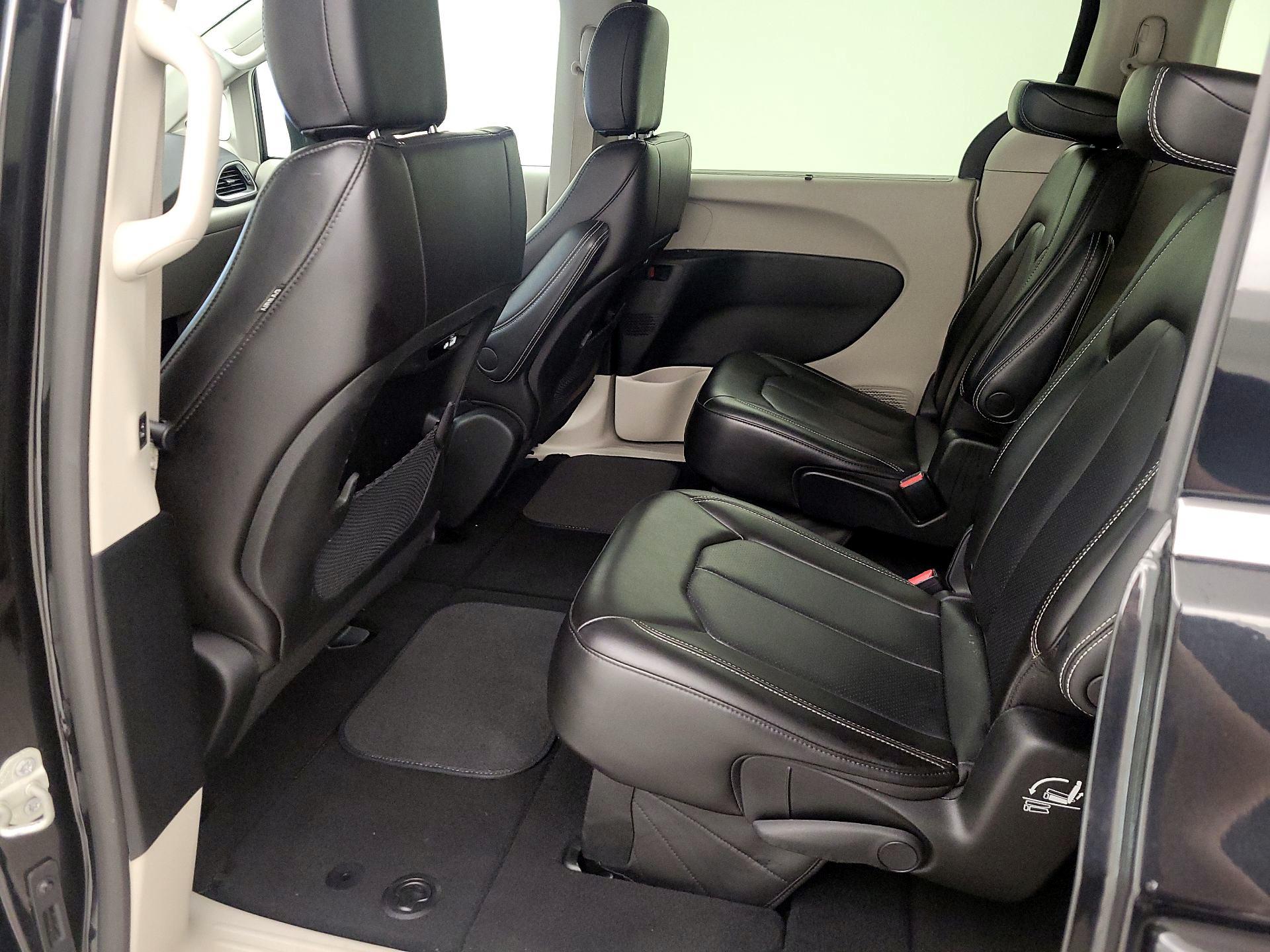 Thumbnail: 2023 Chrysler Pacifica - 19