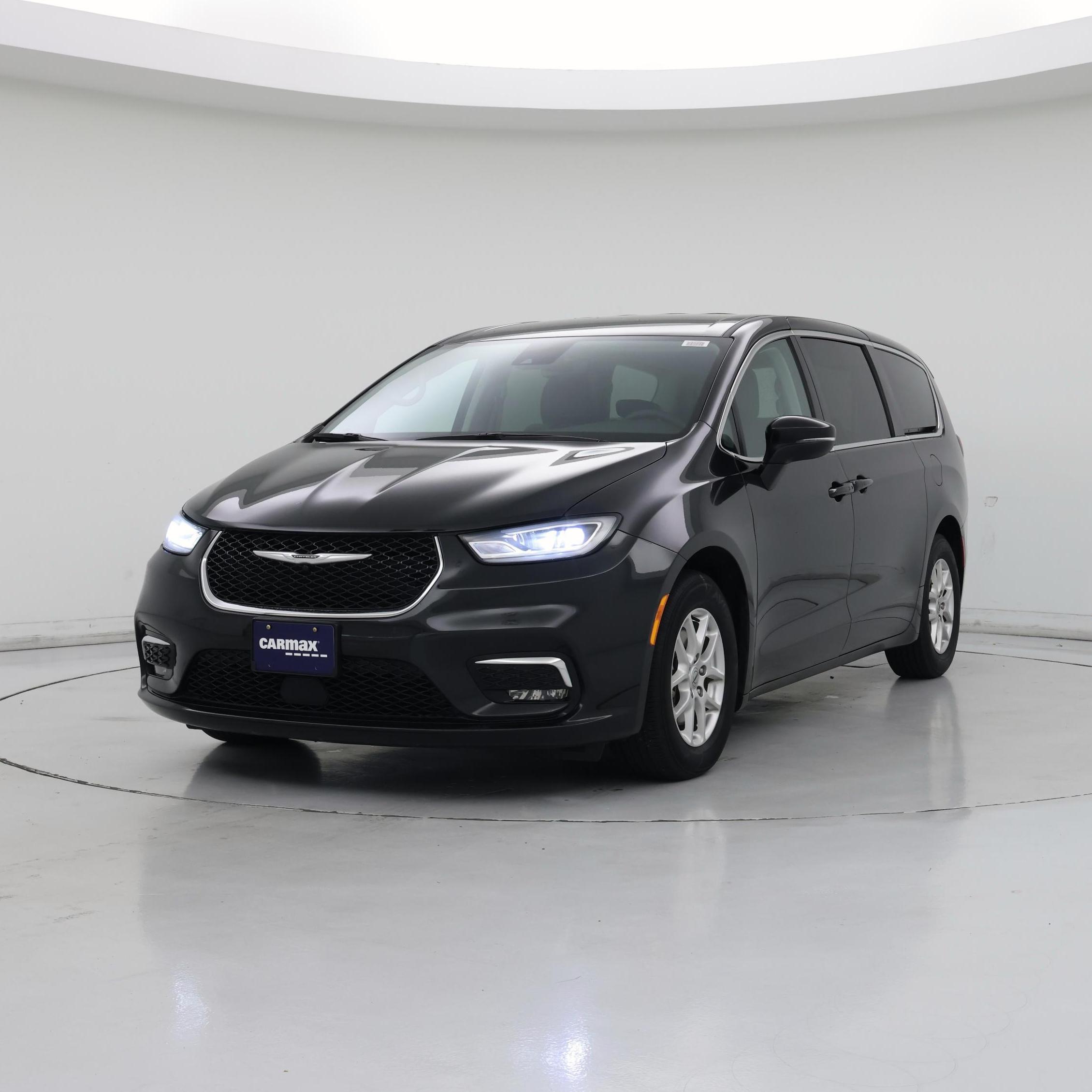 Thumbnail: 2023 Chrysler Pacifica - 4