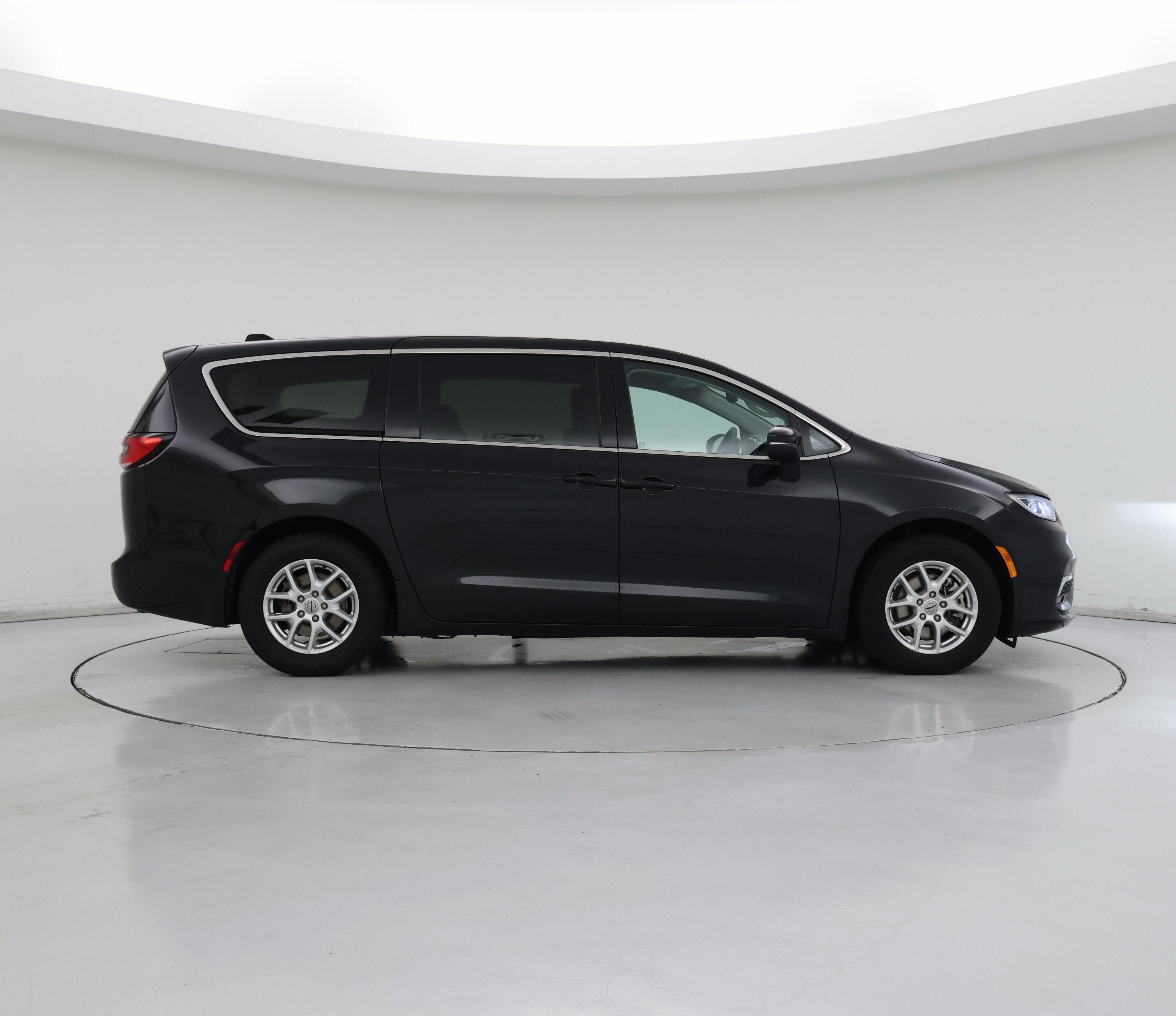Thumbnail: 2023 Chrysler Pacifica - 7