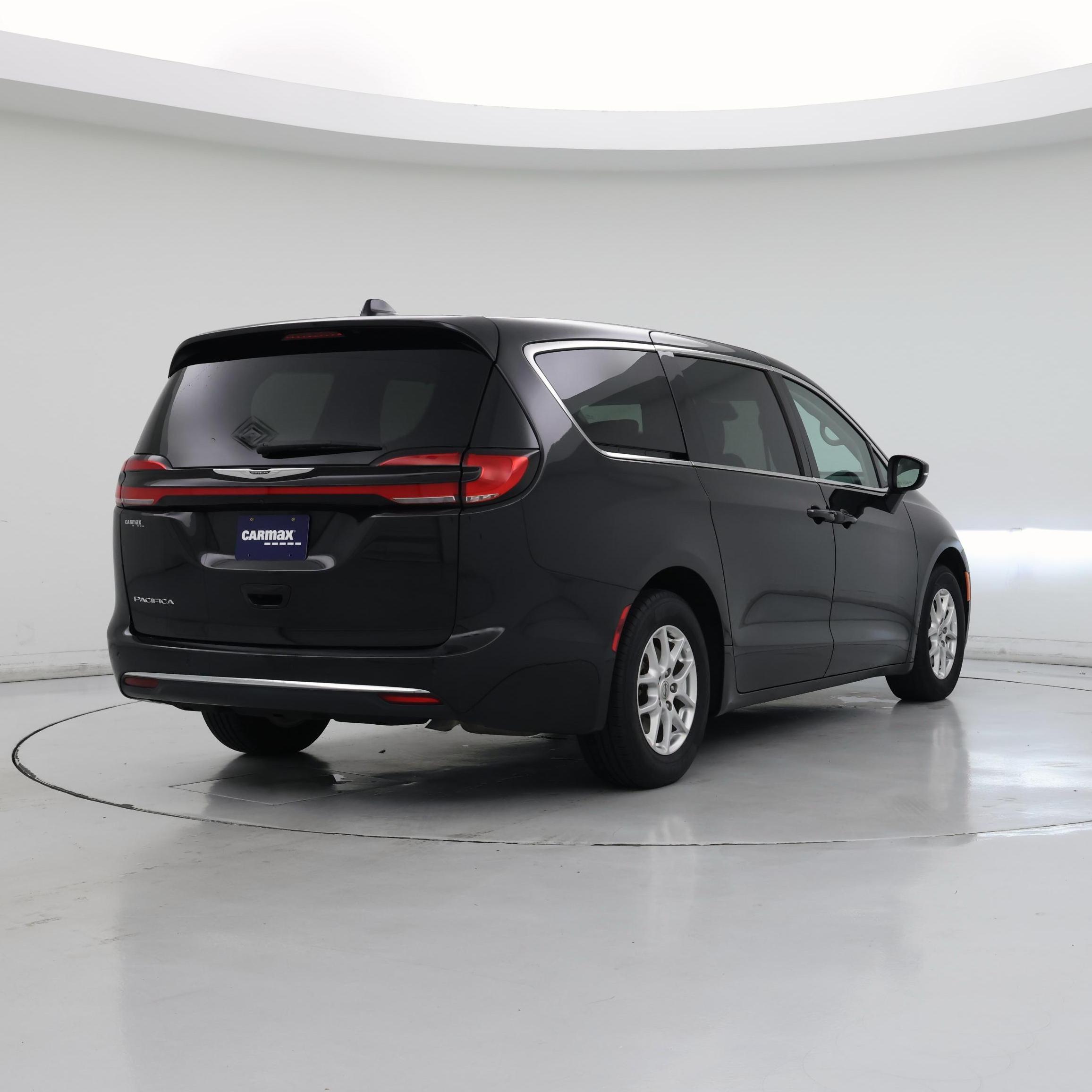 Thumbnail: 2023 Chrysler Pacifica - 8