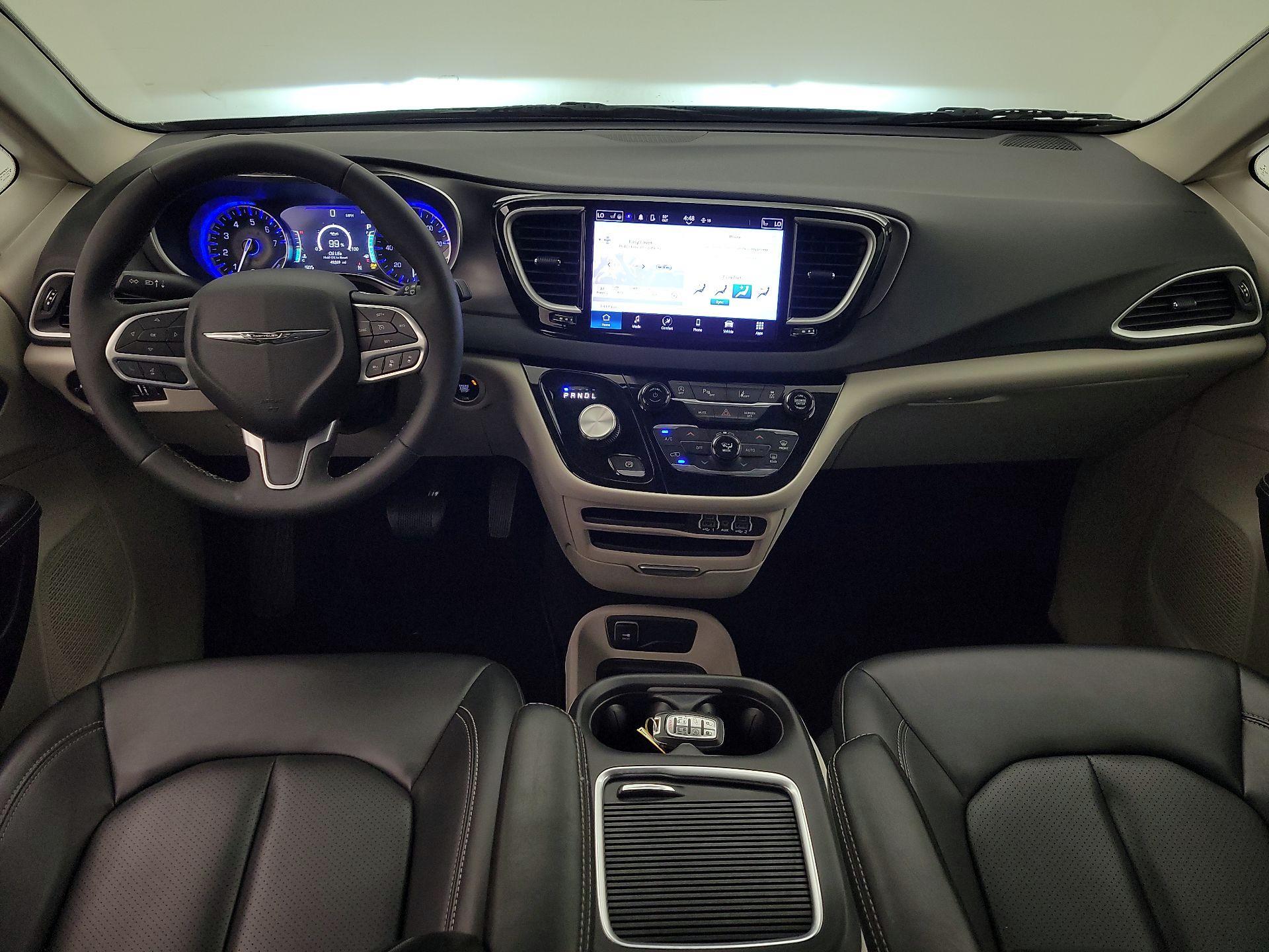 Thumbnail: 2023 Chrysler Pacifica - 9