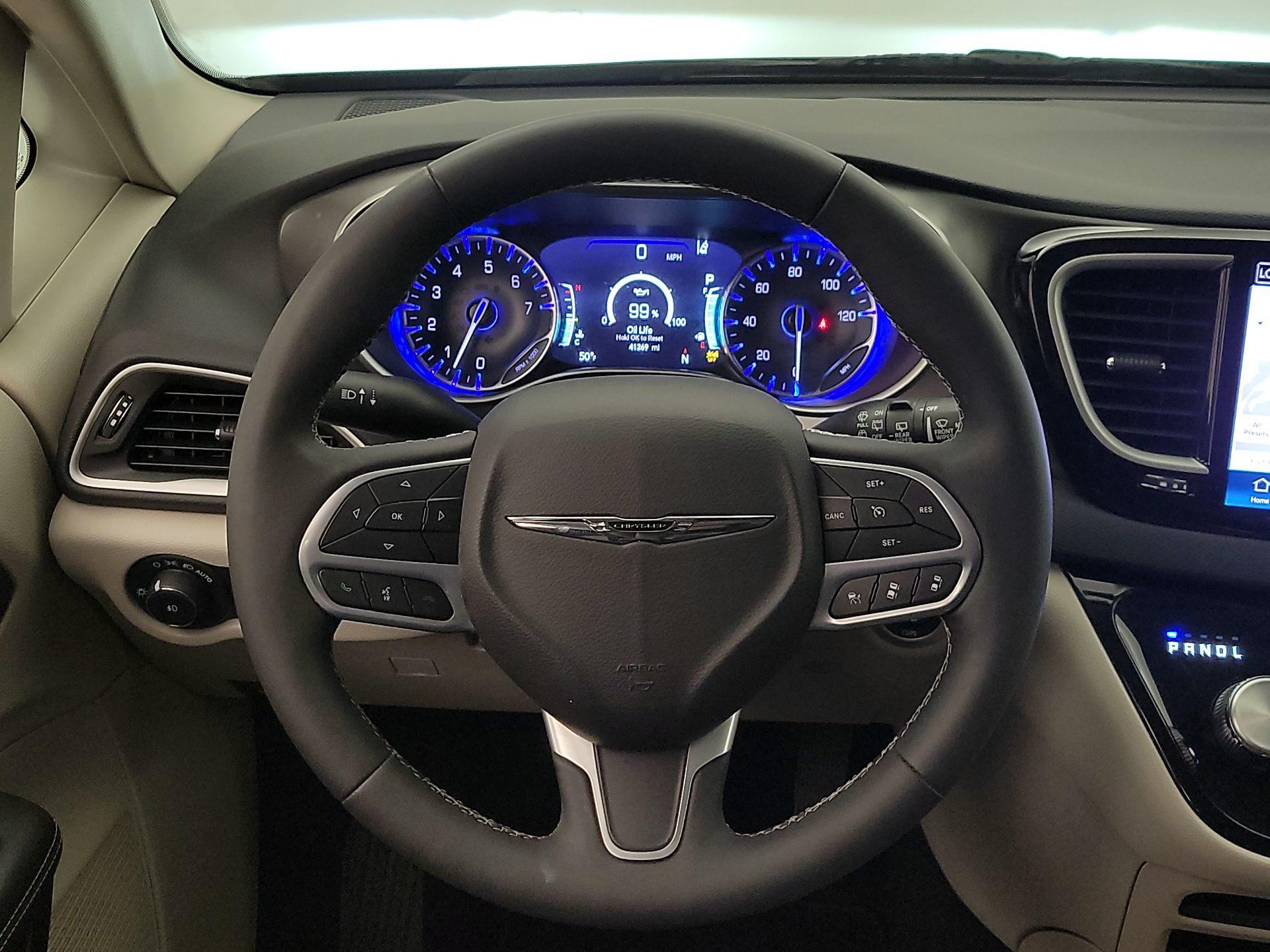 Thumbnail: 2023 Chrysler Pacifica - 10
