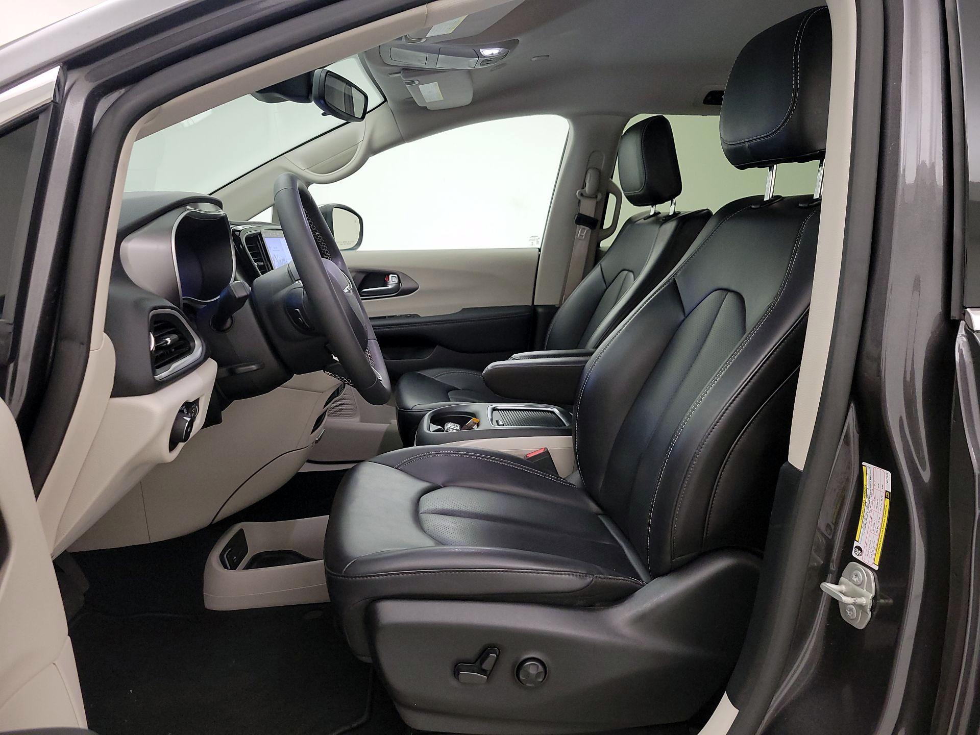 Thumbnail: 2023 Chrysler Pacifica - 11