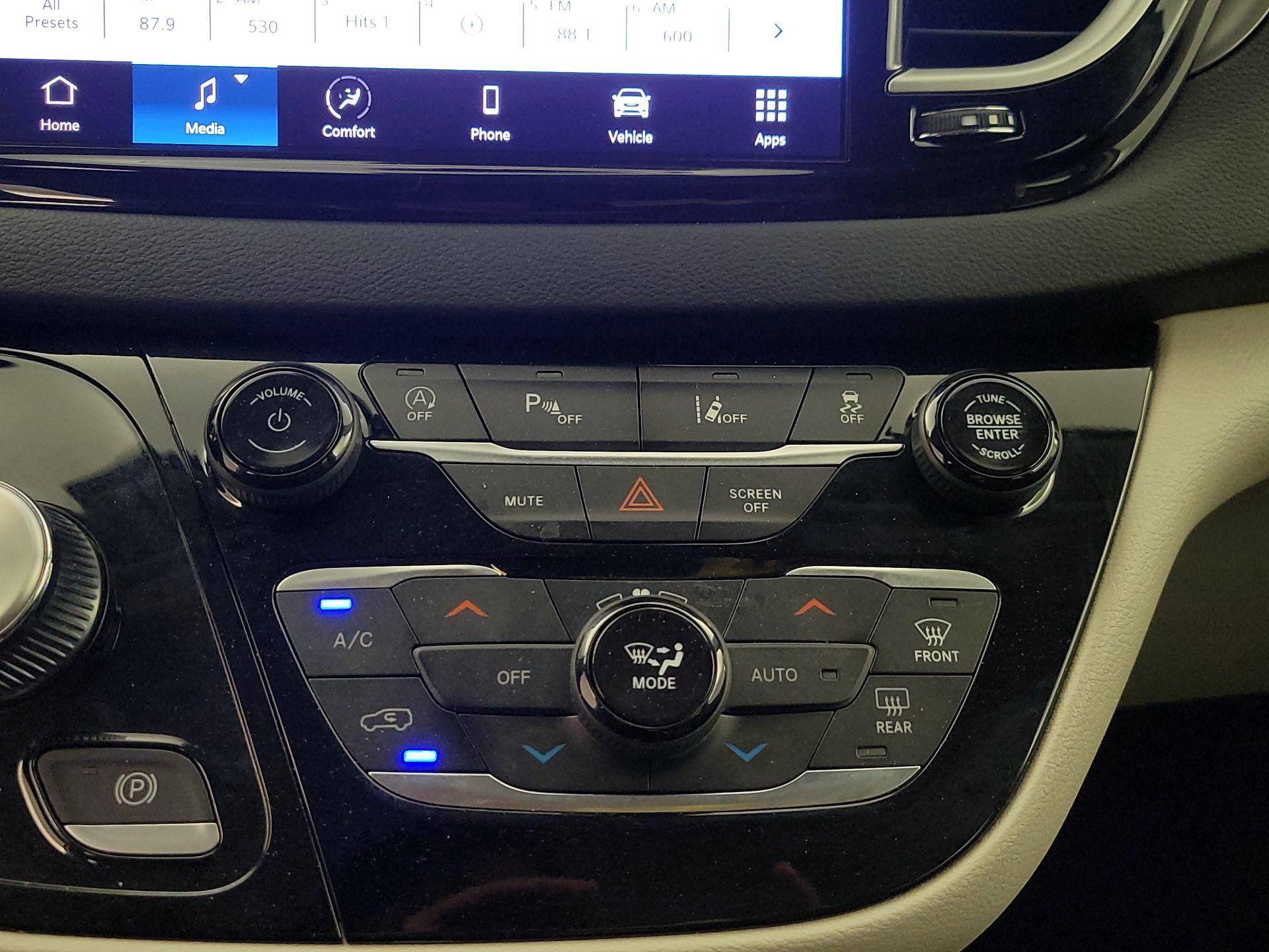 Thumbnail: 2023 Chrysler Pacifica - 16