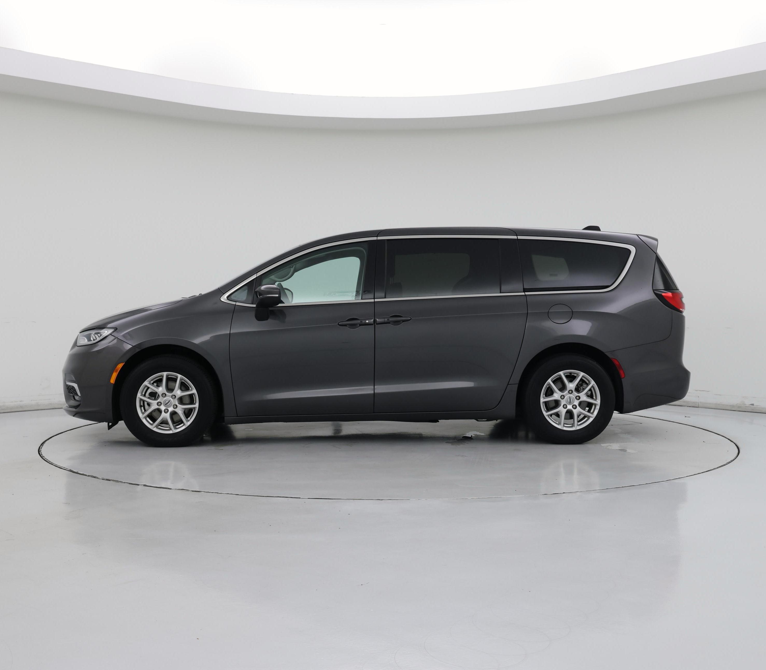 Thumbnail: 2023 Chrysler Pacifica - 3