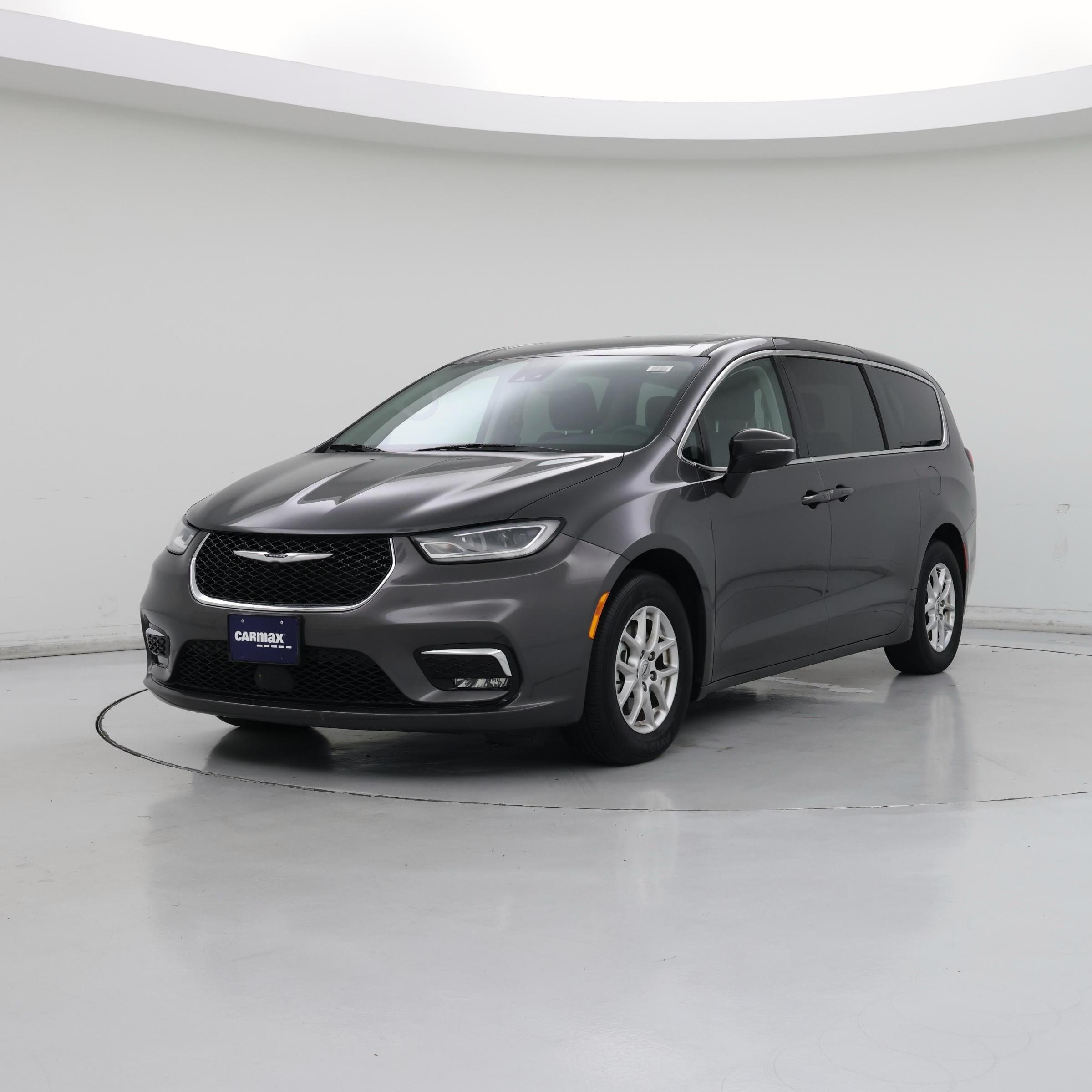 Thumbnail: 2023 Chrysler Pacifica - 4