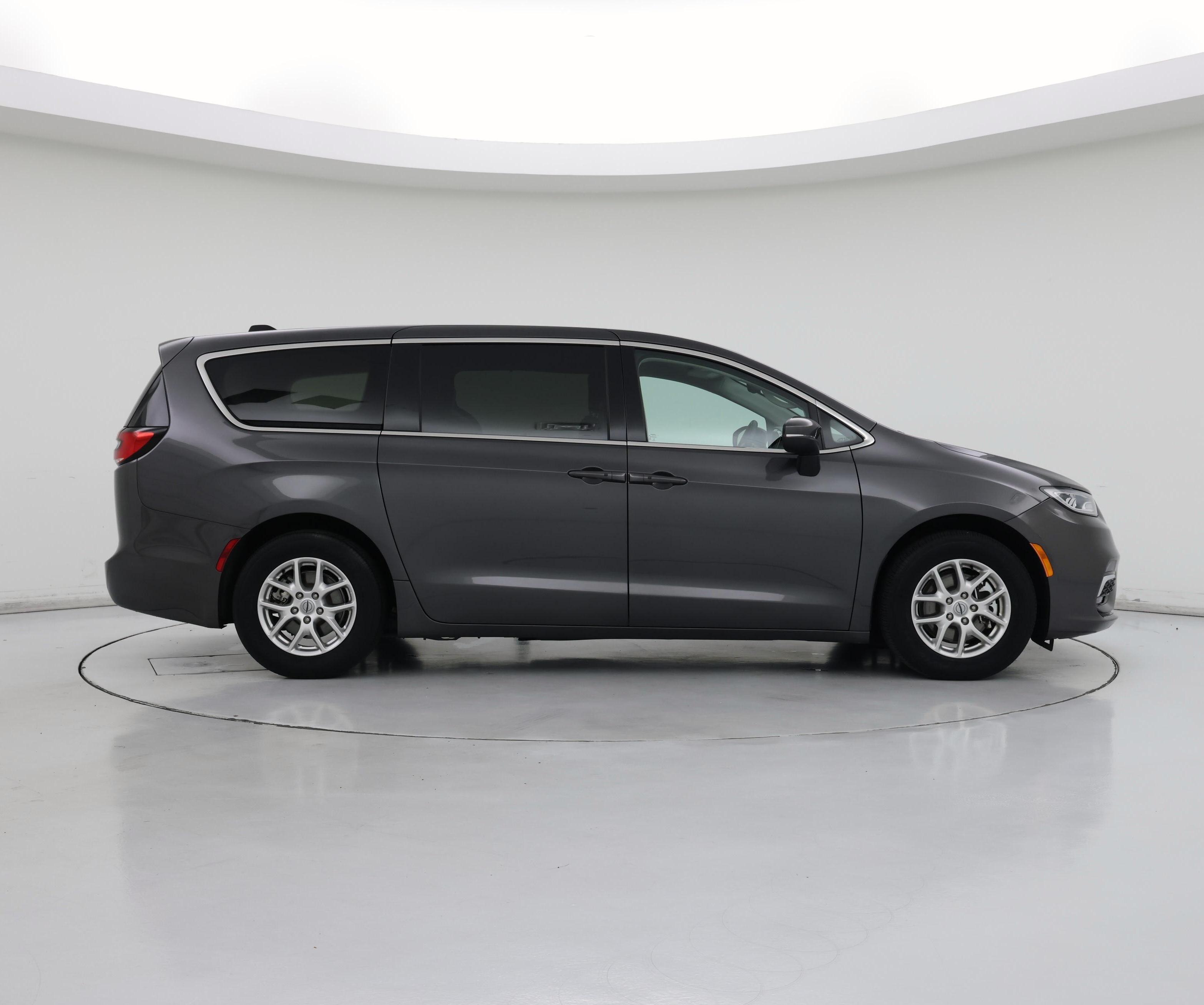 Thumbnail: 2023 Chrysler Pacifica - 7