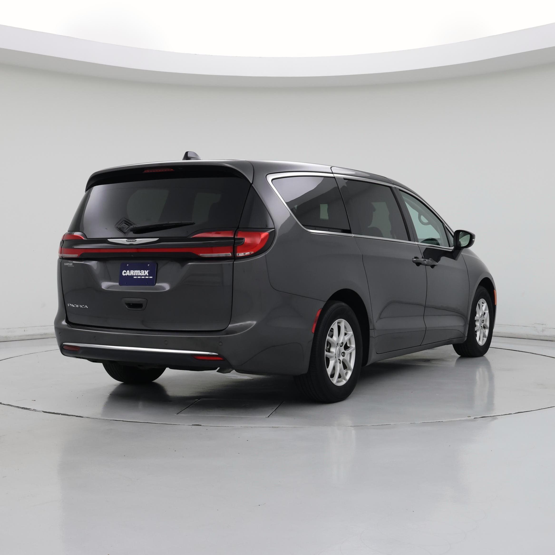Thumbnail: 2023 Chrysler Pacifica - 8