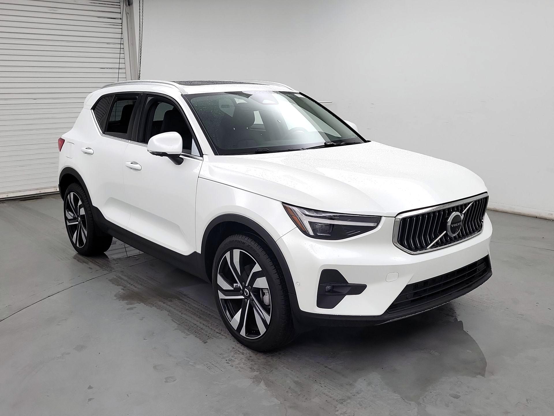 Thumbnail: 2024 Volvo XC40 - 1
