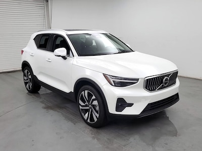 2024 Volvo XC40 B5 Ultimate Bright Theme