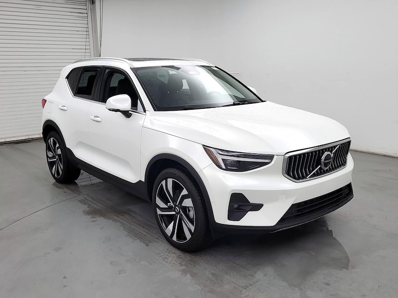 2024 Volvo XC40 B5 Ultimate Bright Theme