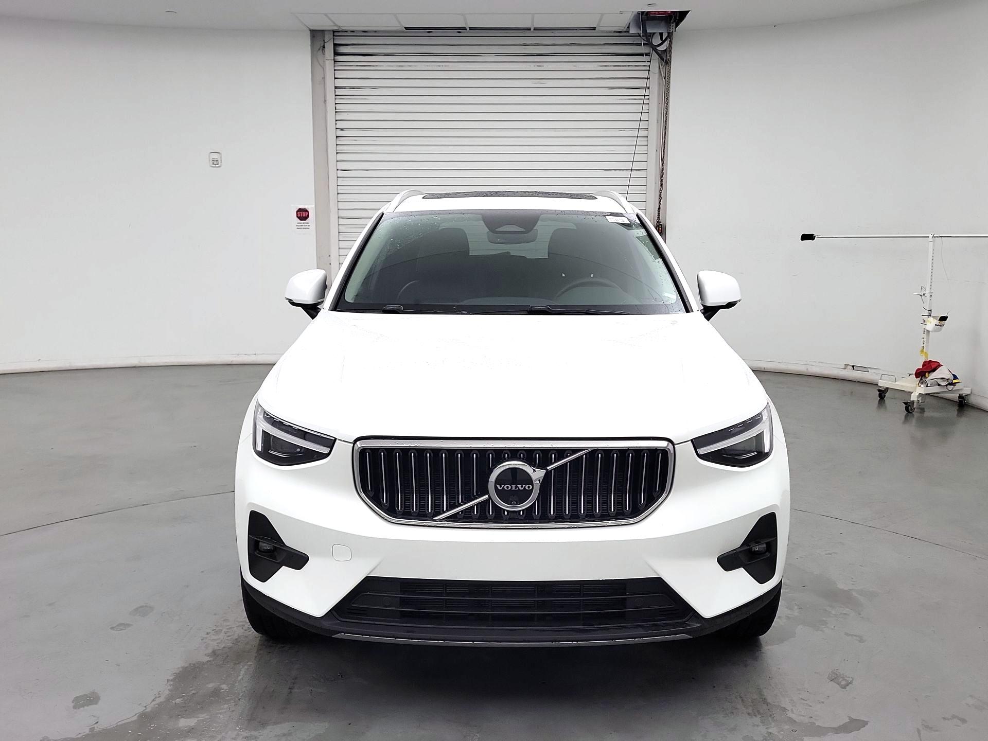Thumbnail: 2024 Volvo XC40 - 2