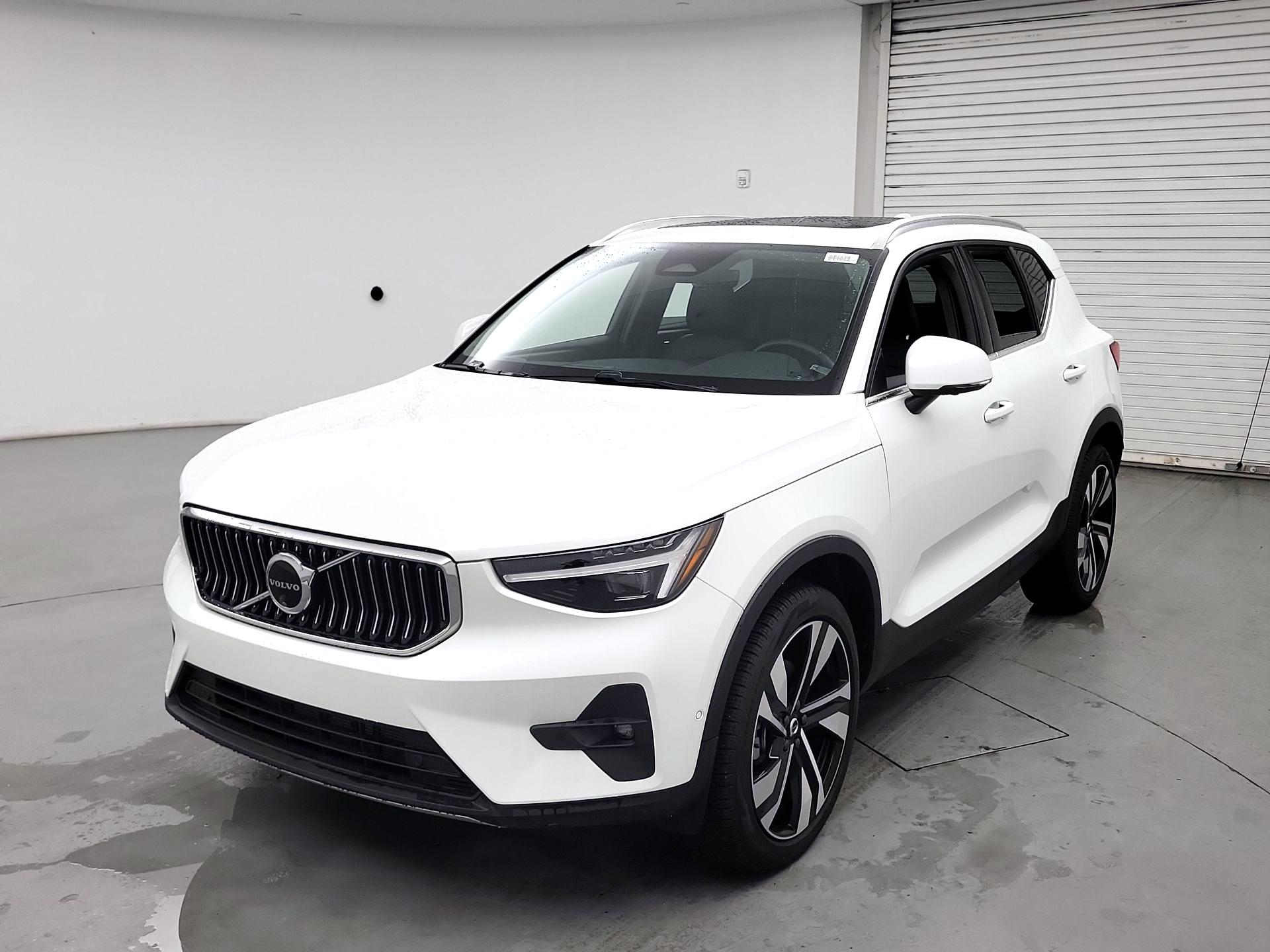 Thumbnail: 2024 Volvo XC40 - 3