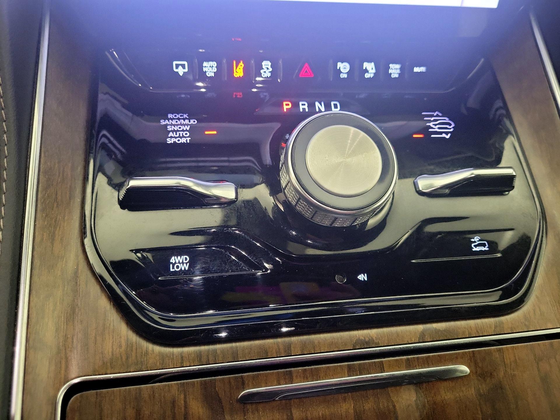 Thumbnail: 2023 Jeep Grand Wagoneer - 18