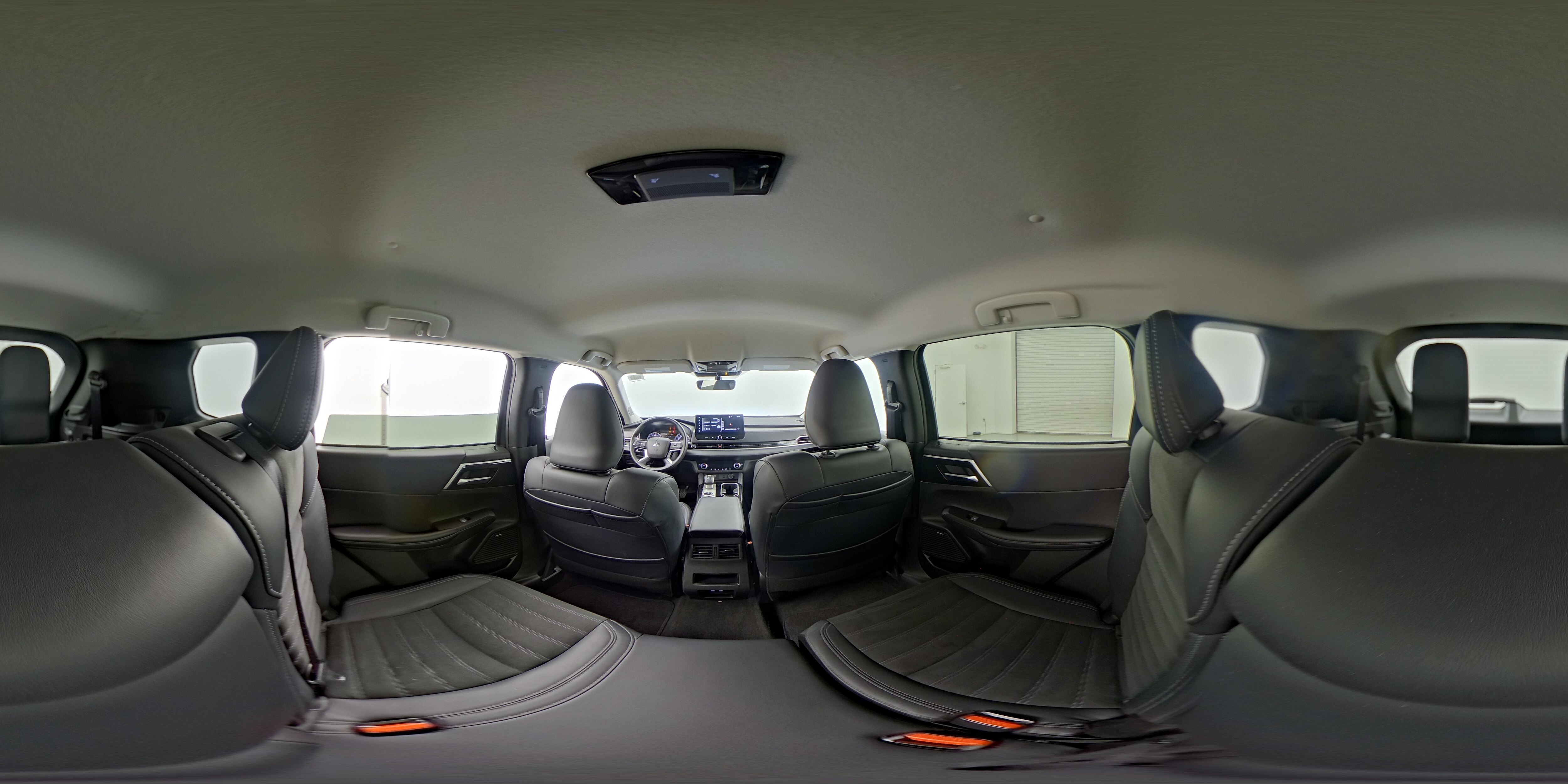 2025 Mitsubishi Outlander SE - Photo 28
